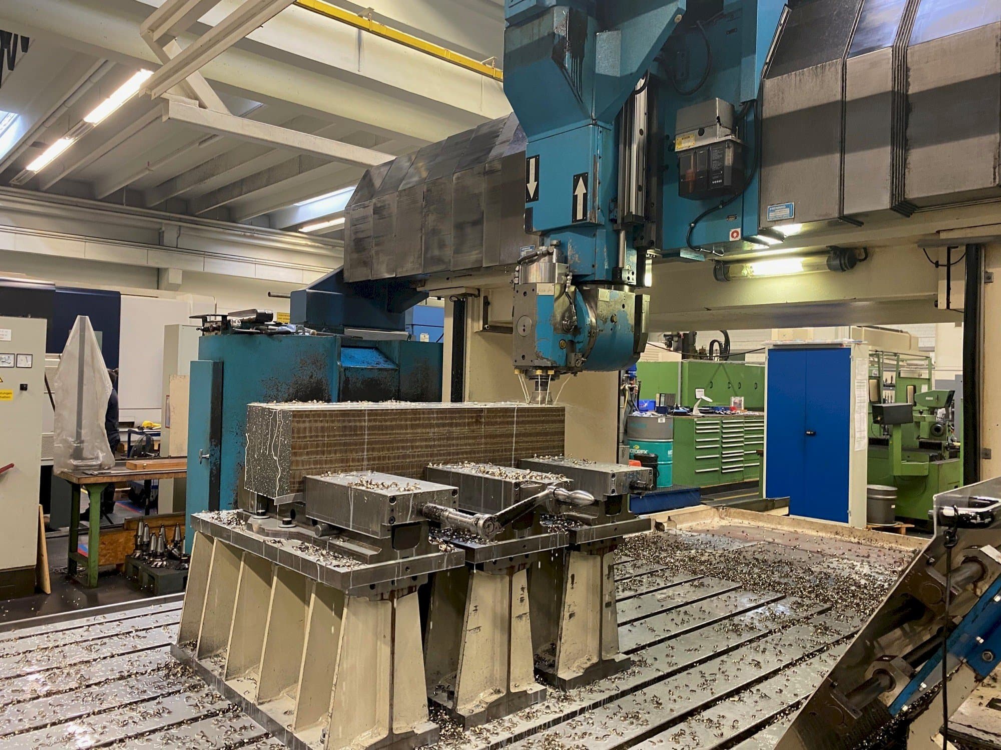 Vista Frontal  da Forest Line Seramill 240  máquina