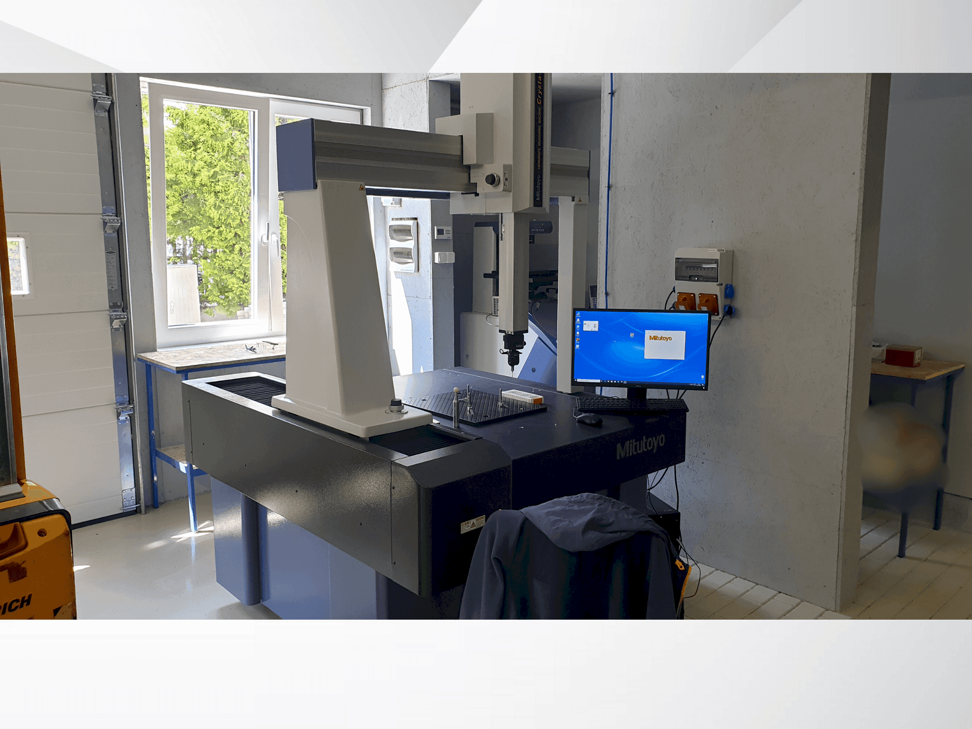 Vista Frontal  da Mitutoyo MITUTOYO Crysta Plus M 776  máquina