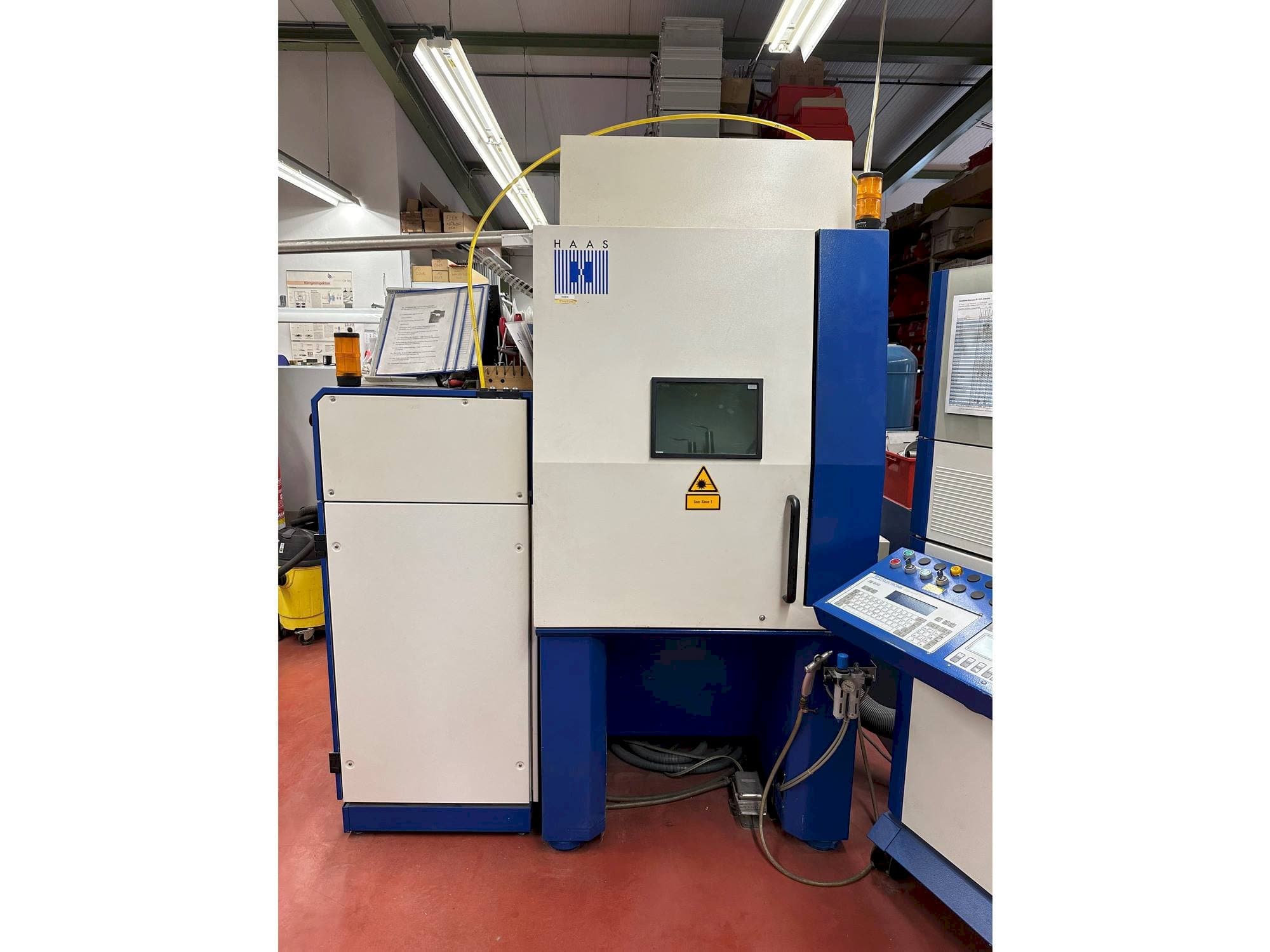 Vista Frontal  da Trumpf HL124P  máquina