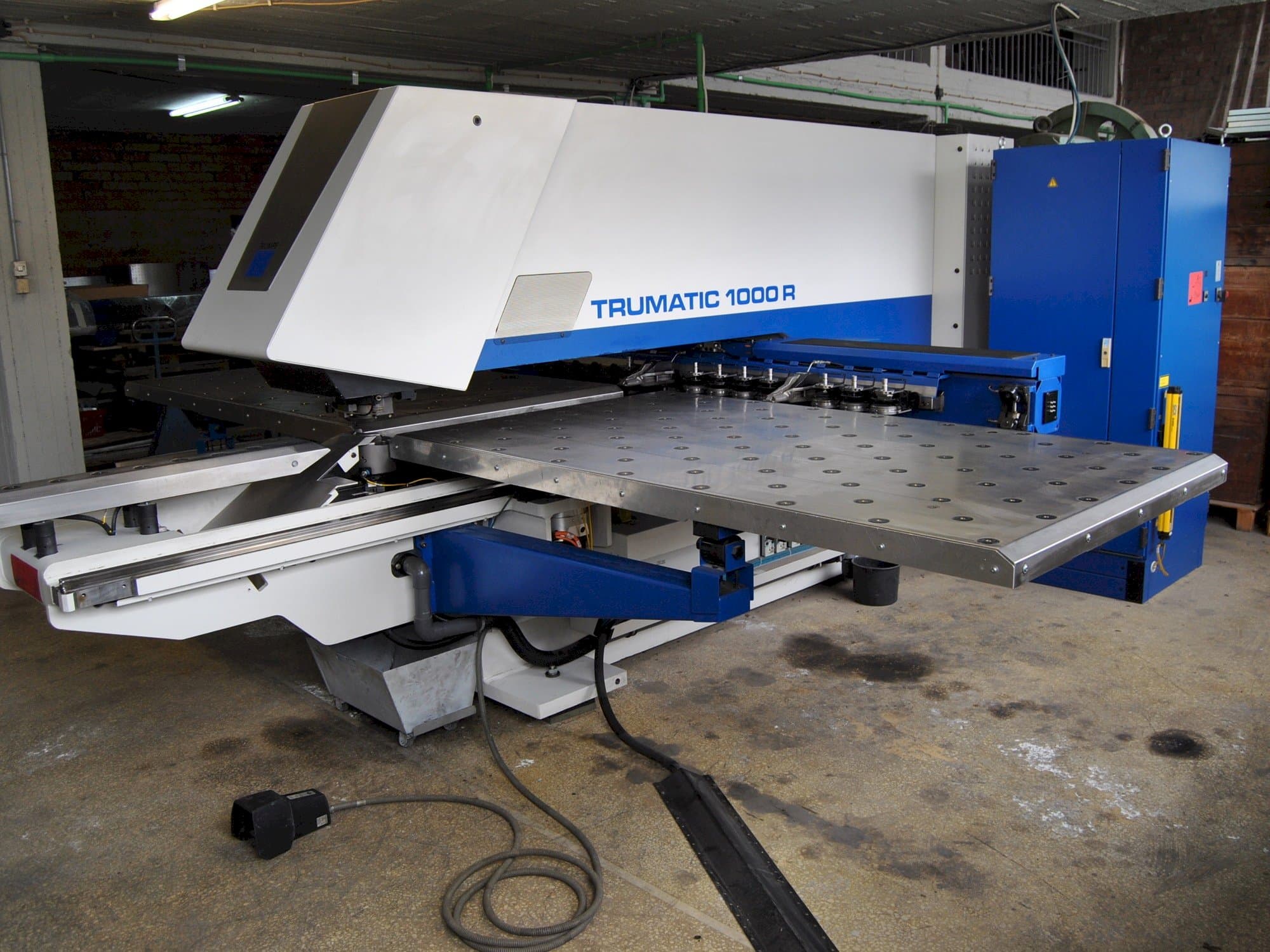 Vista Frontal  da Trumpf Trumatic 1000 R  máquina