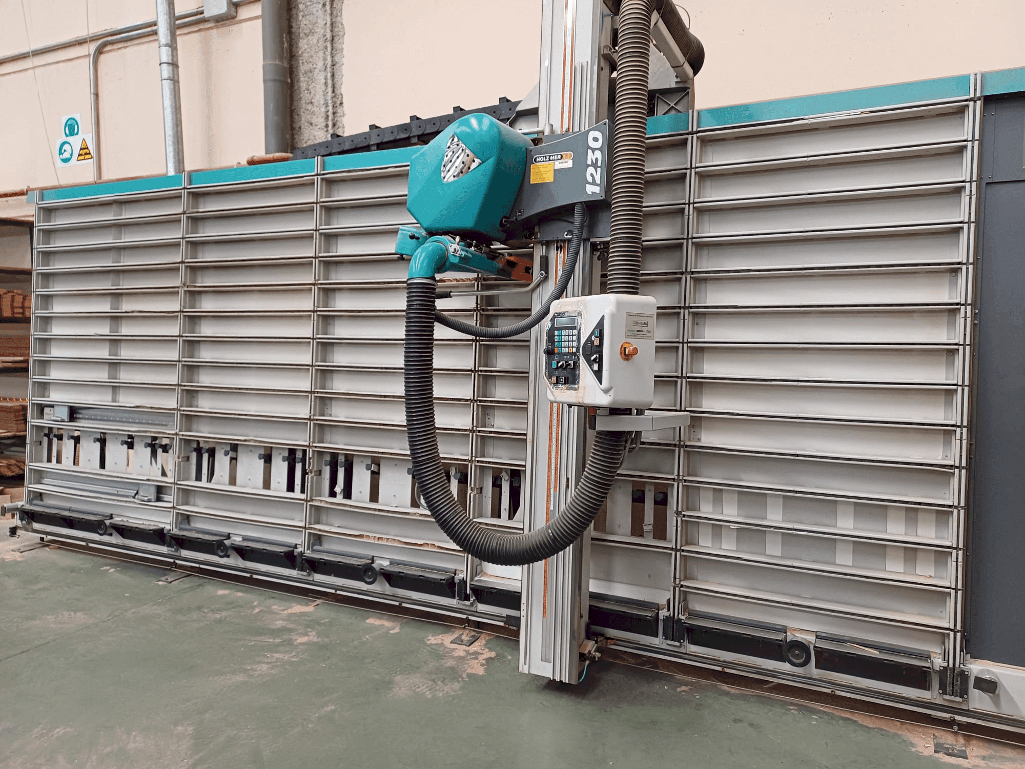 Vista Frontal  da HOLZHER PK 1230  máquina