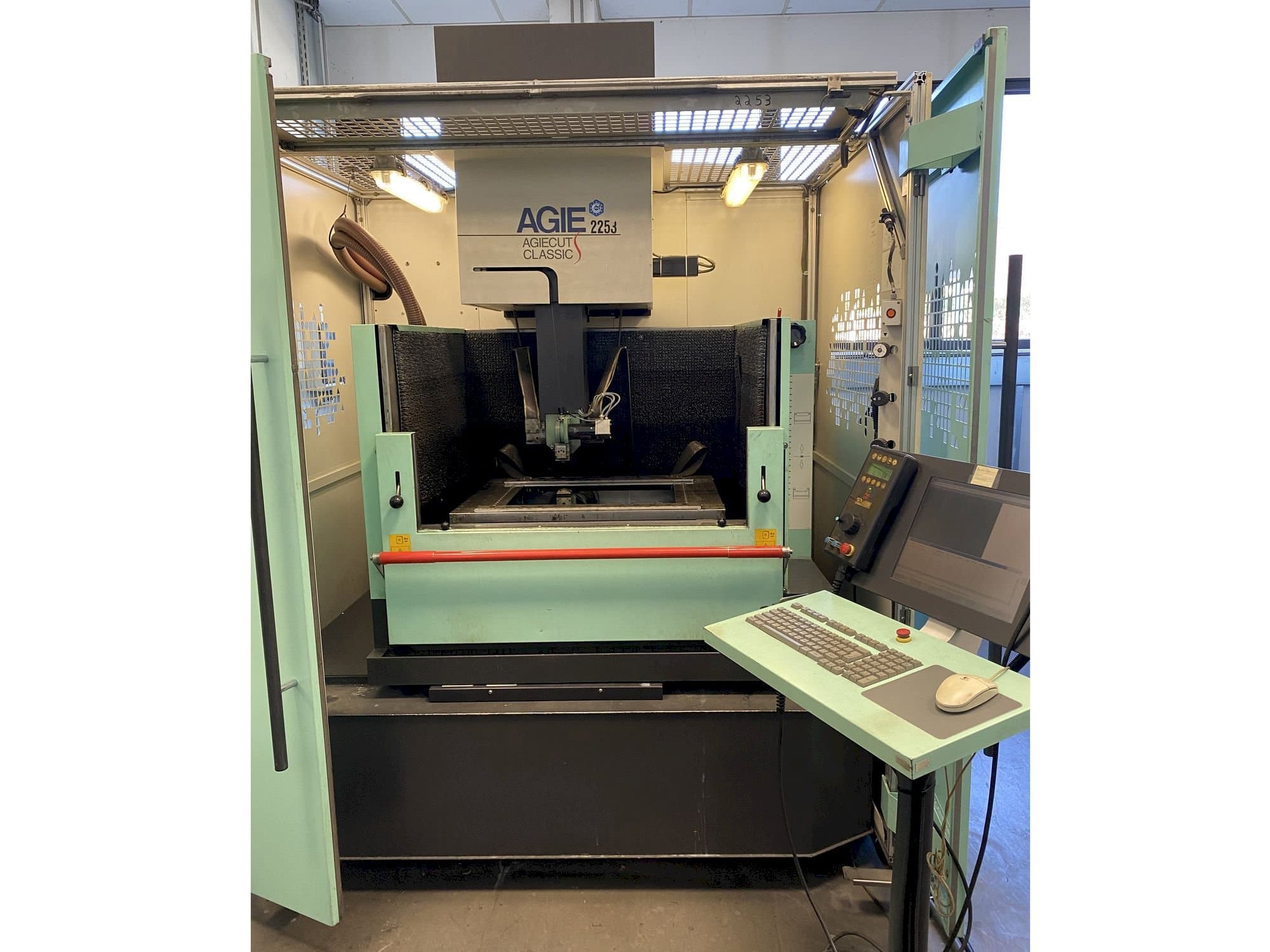 Vista Frontal  da AGIE Agiecut Classic 3s  máquina