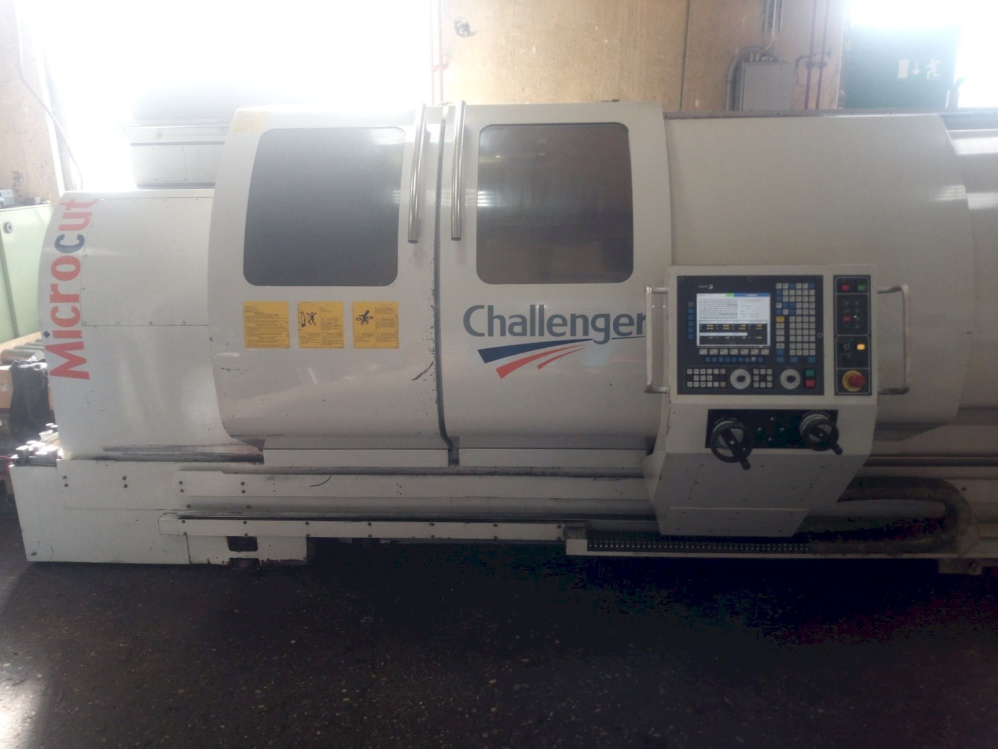 Vista Frontal  da MICROCUT BNC 2280  máquina