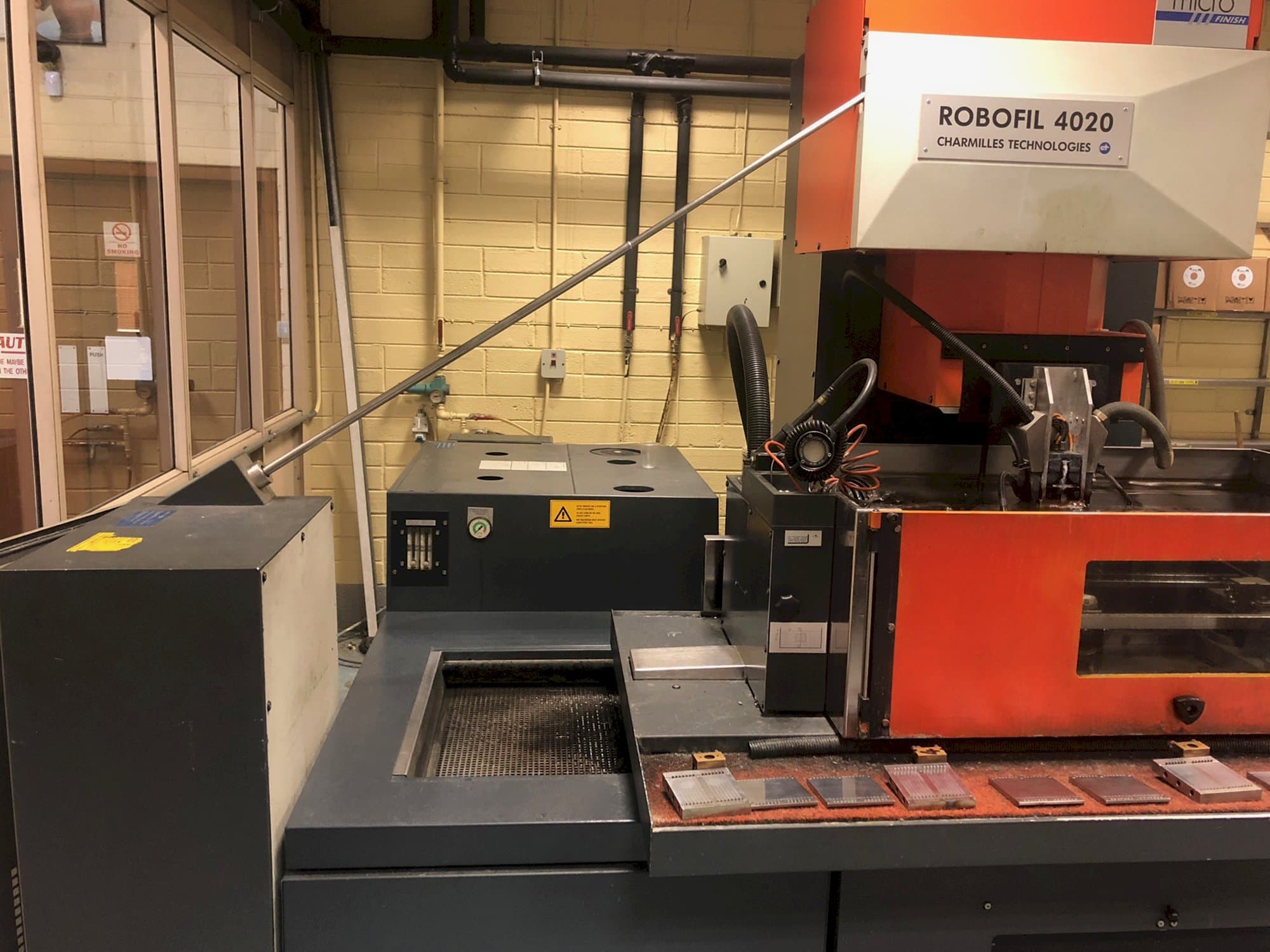 Vista Frontal  da CHARMILLES ROBOFIL 4020  máquina