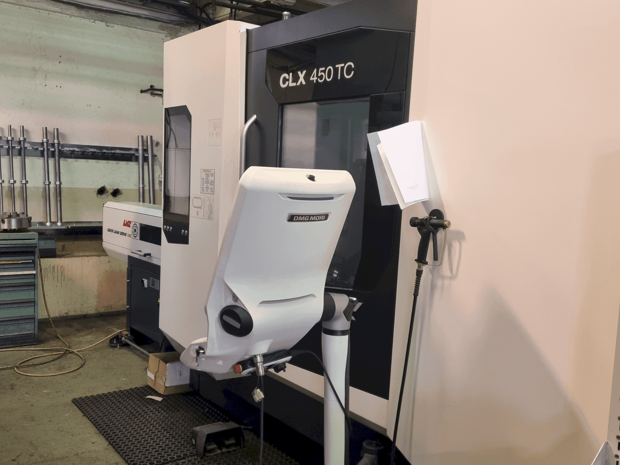 Vista Frontal  da DMG MORI CLX 450 TC  máquina