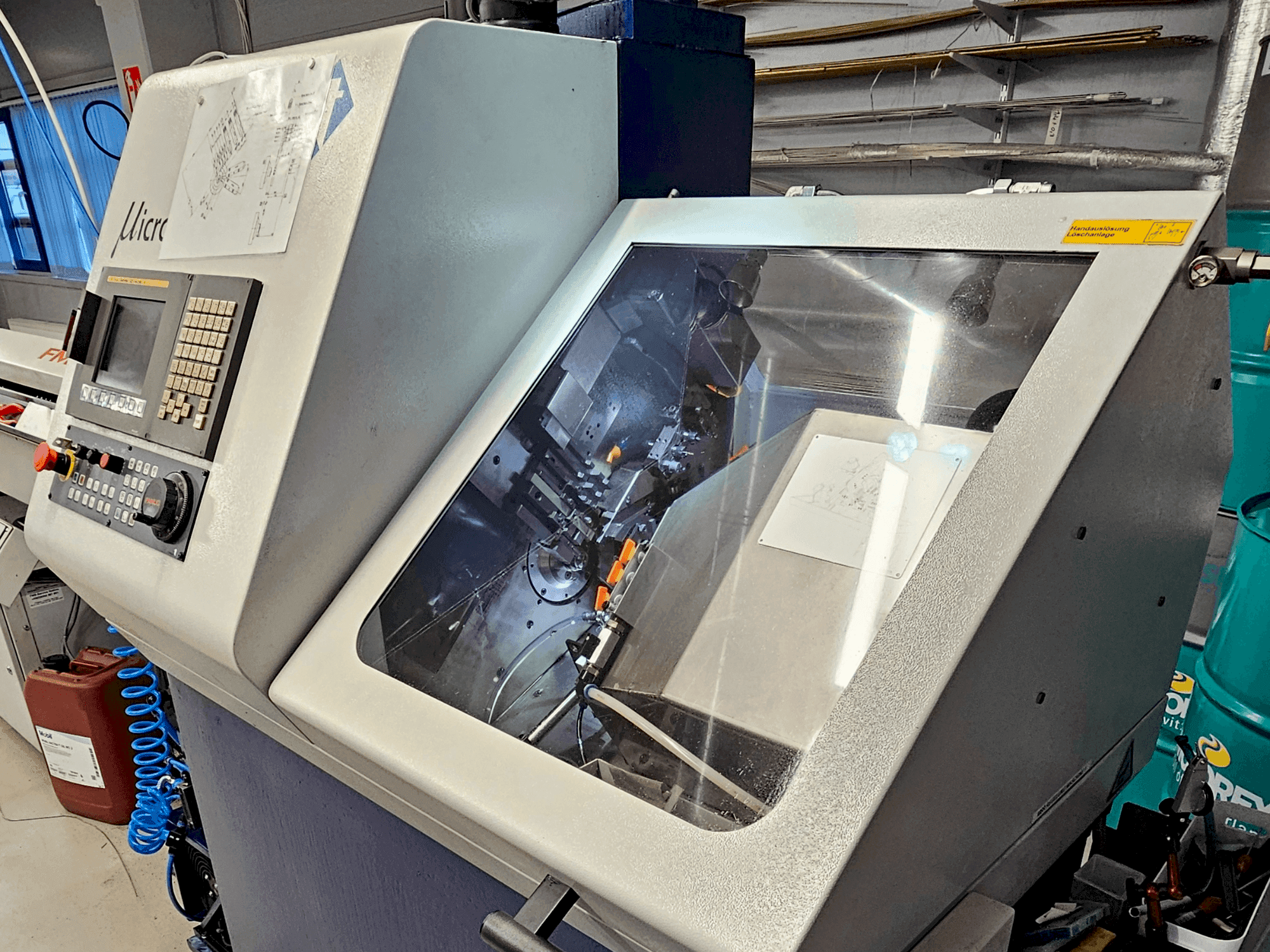 Vista Frontal  da TORNOS Micro 8  máquina