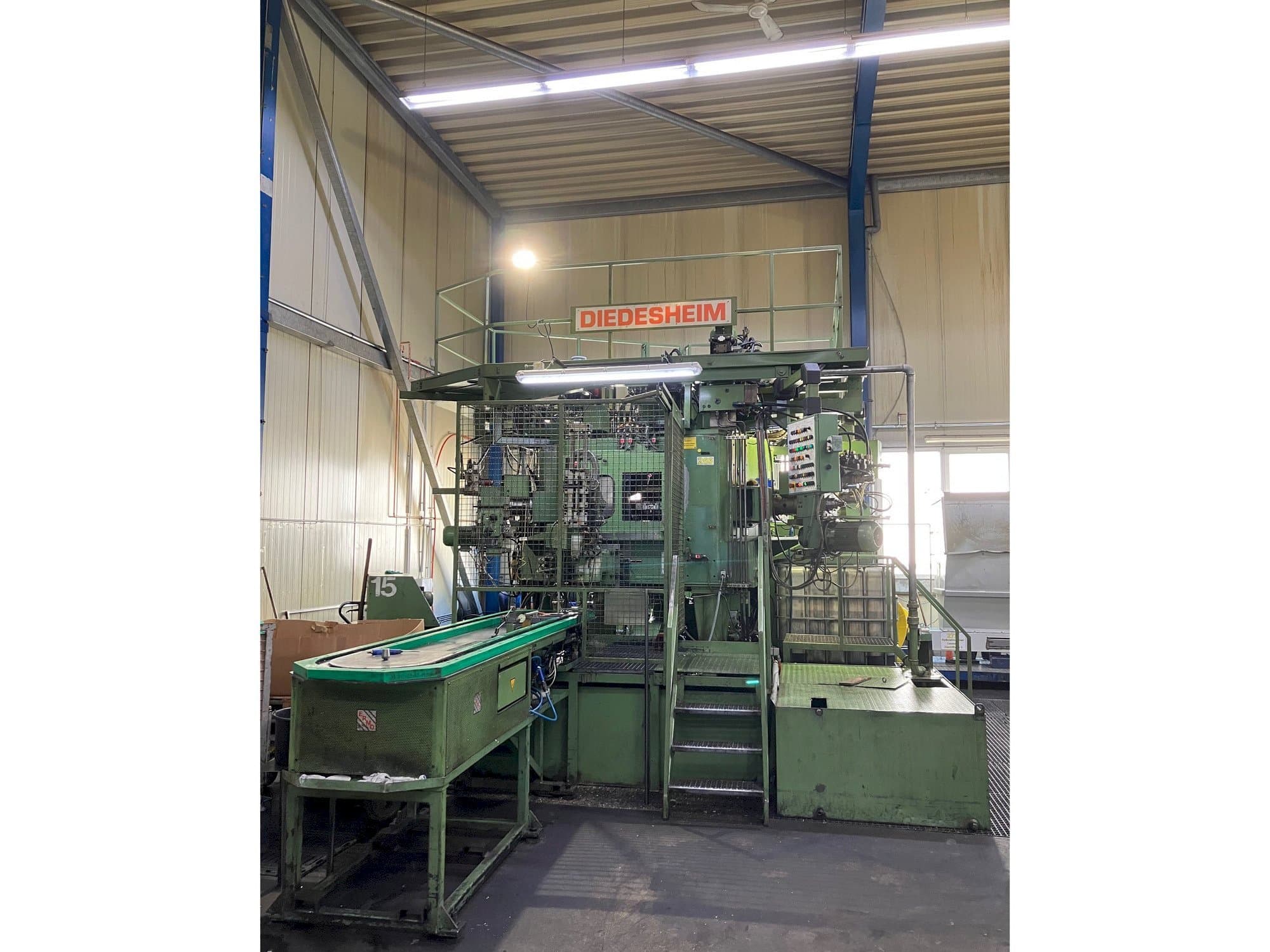 Vista Frontal  da DIEDESHEIM Diamat 70-6  máquina