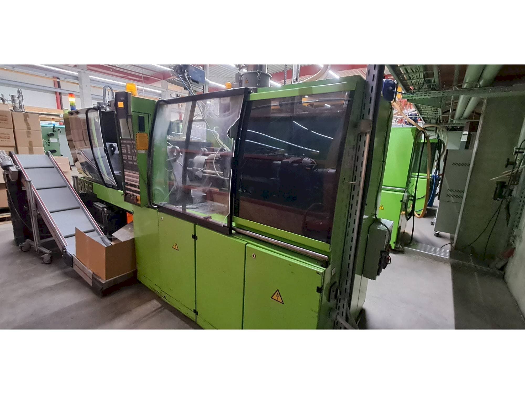 Vista Frontal  da Engel ES 330/110 HL  máquina