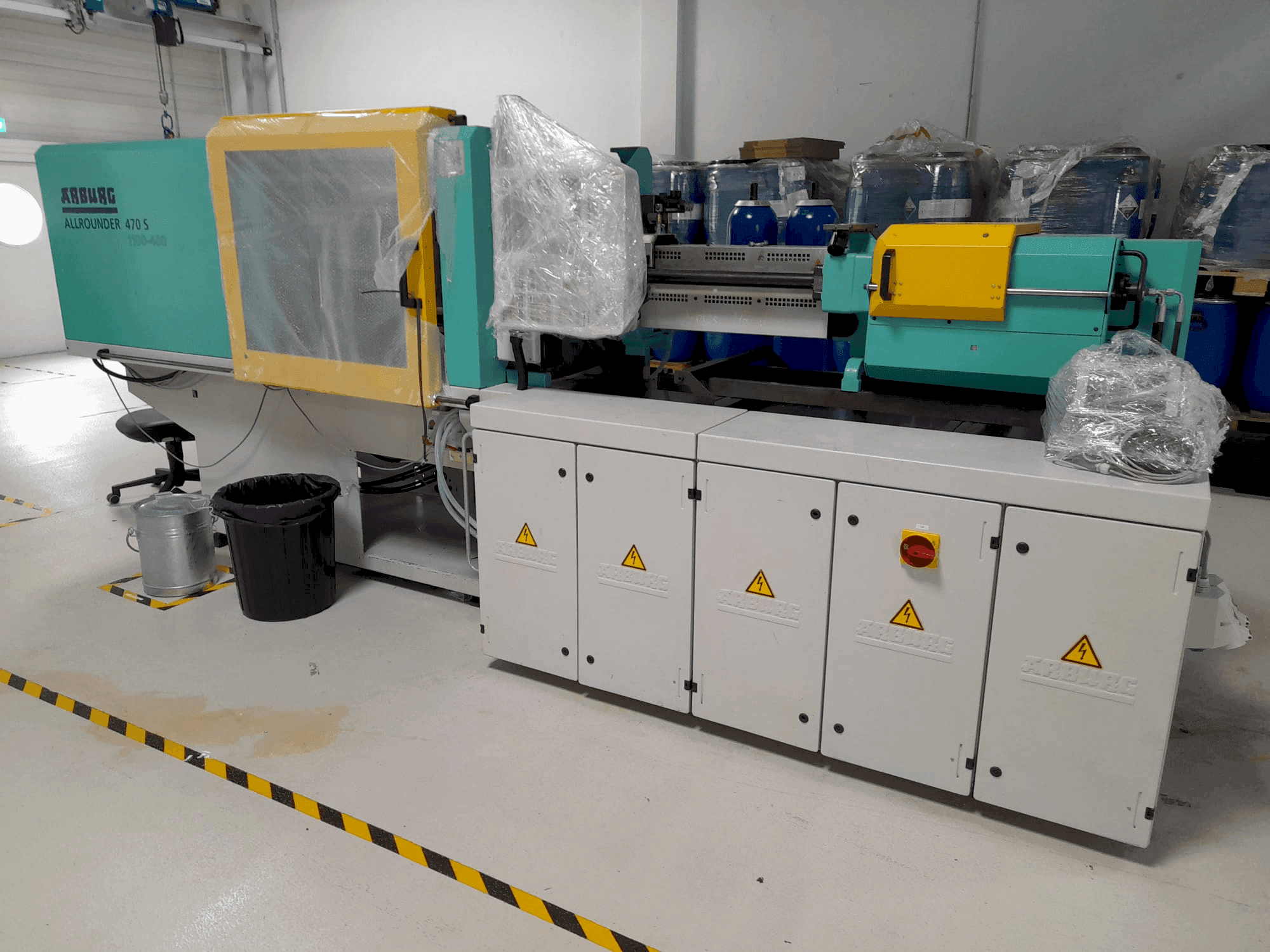 Vista Frontal  da Arburg Allrounder 470S 1100-400 with Multilift handling (2010)  máquina