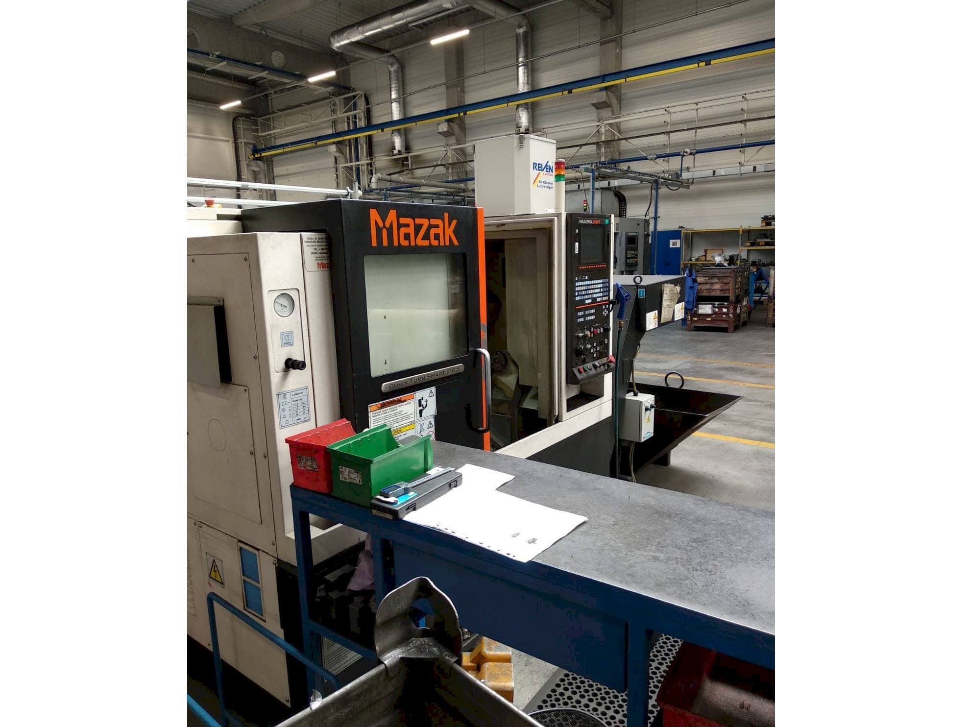 Vista Frontal  da Mazak Quick Turn Smart 100 S  máquina