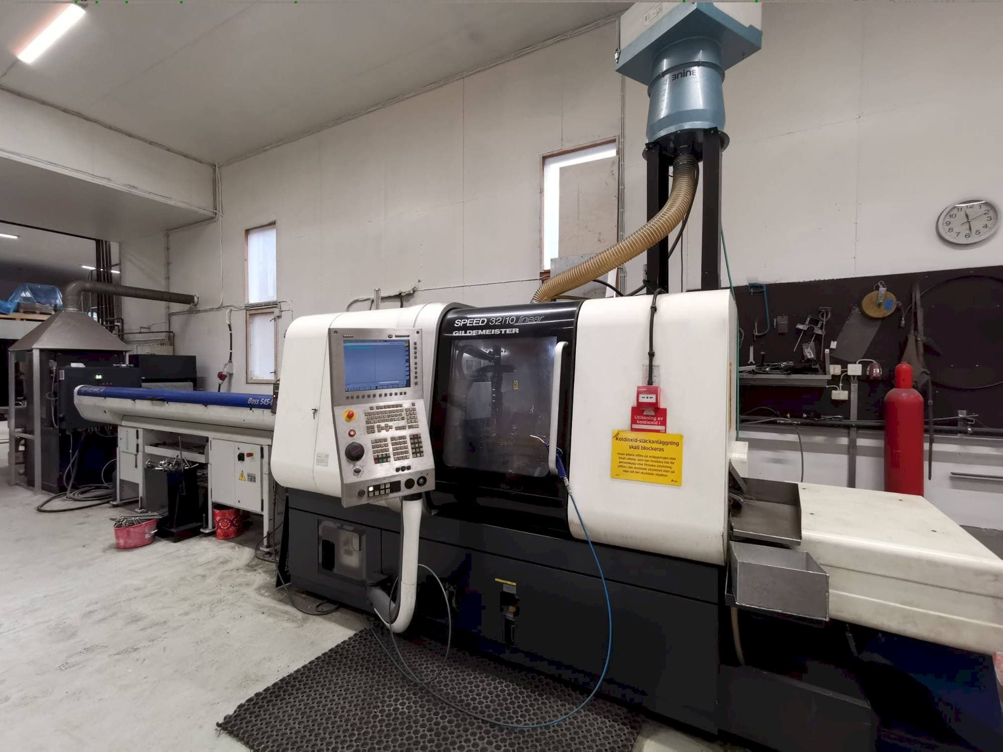 Vista Frontal  da Gildemeister Speed 32-10 linear  máquina