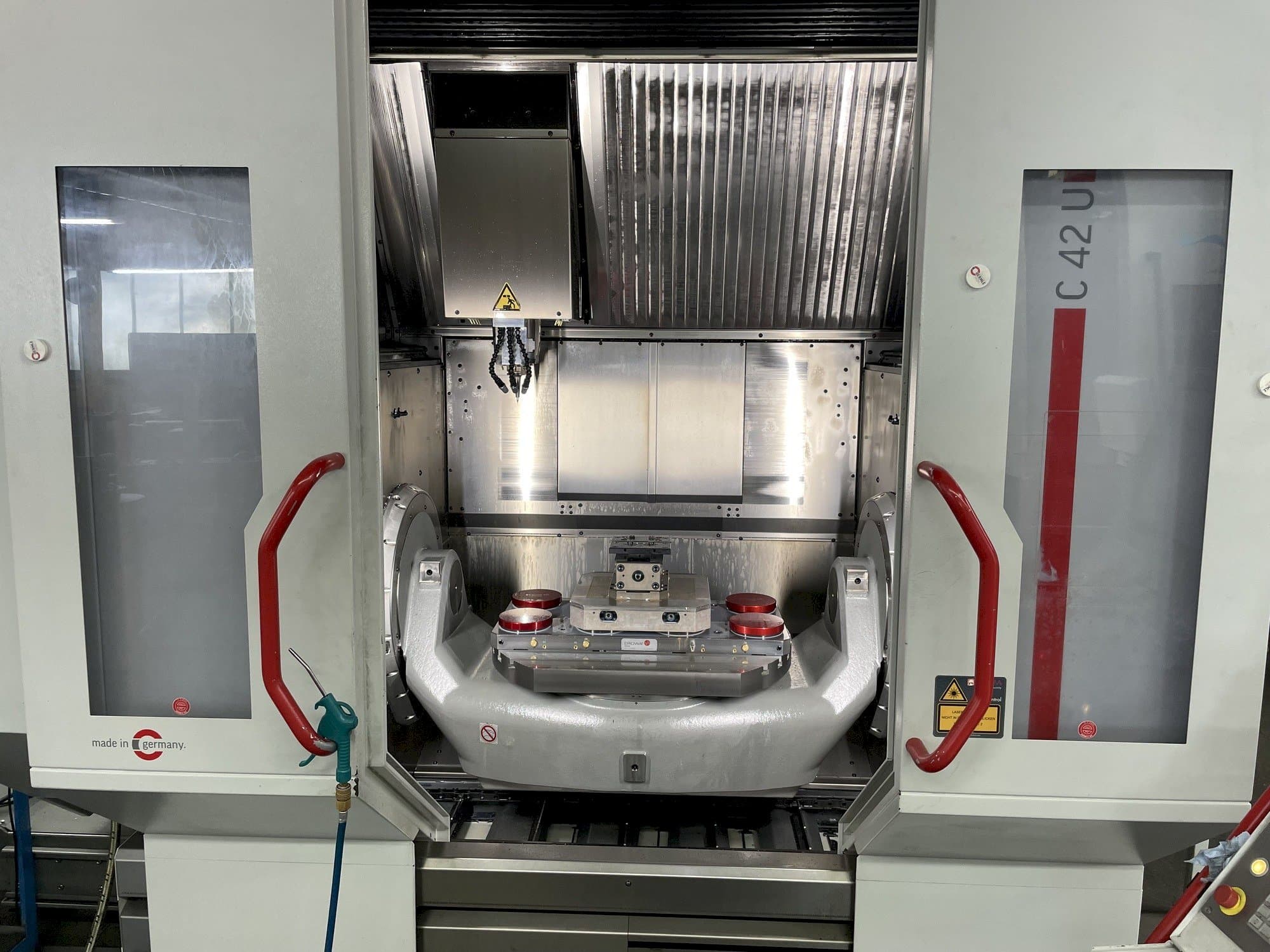 Vista Frontal  da HERMLE C 42 U  máquina