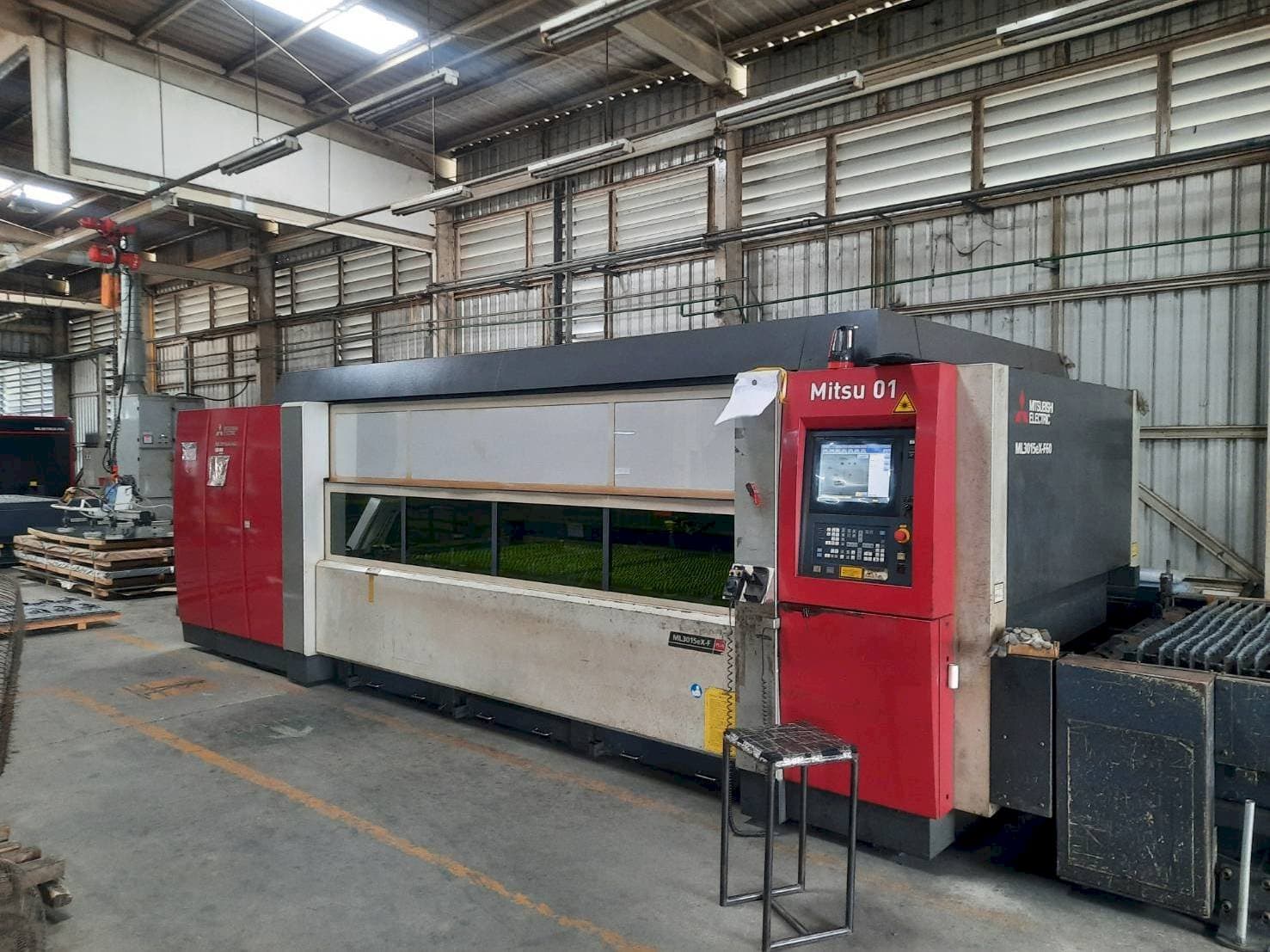 Vista Frontal  da Mitsubishi ML3015eX F60  máquina