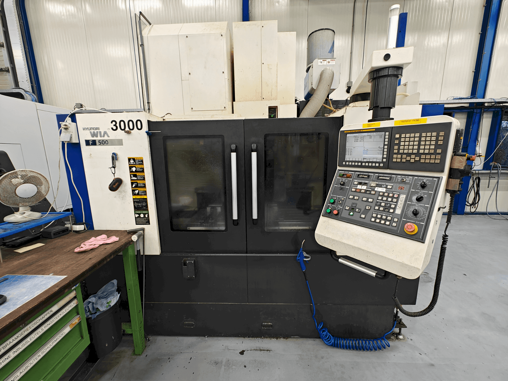 Vista Frontal  da Hyundai Wia F500  máquina