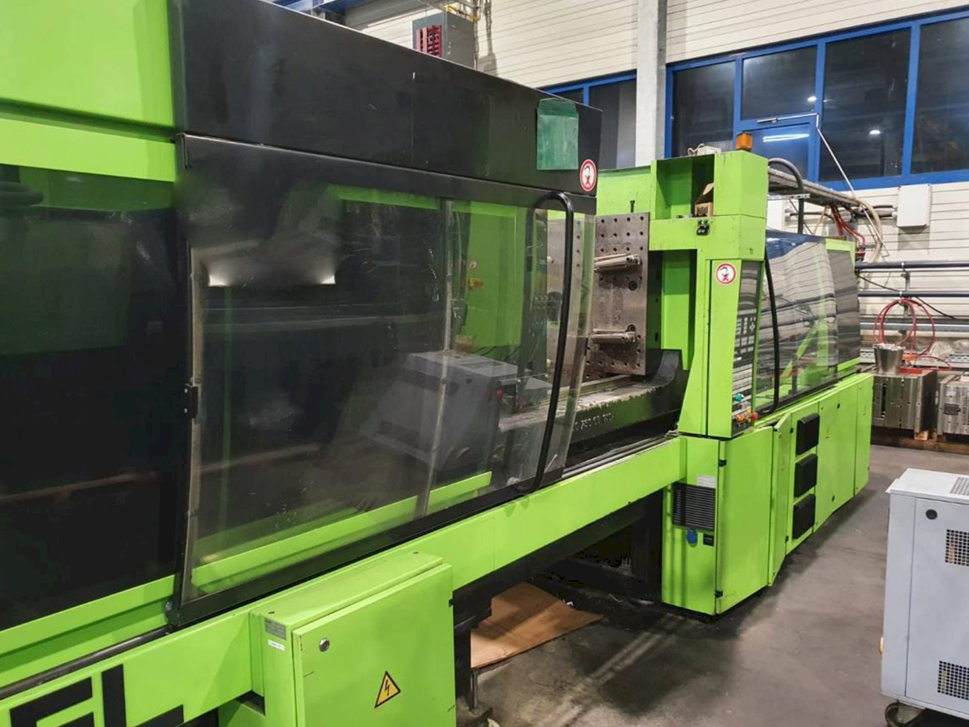 Vista Frontal  da ENGEL Es 1350/250 Hl  máquina