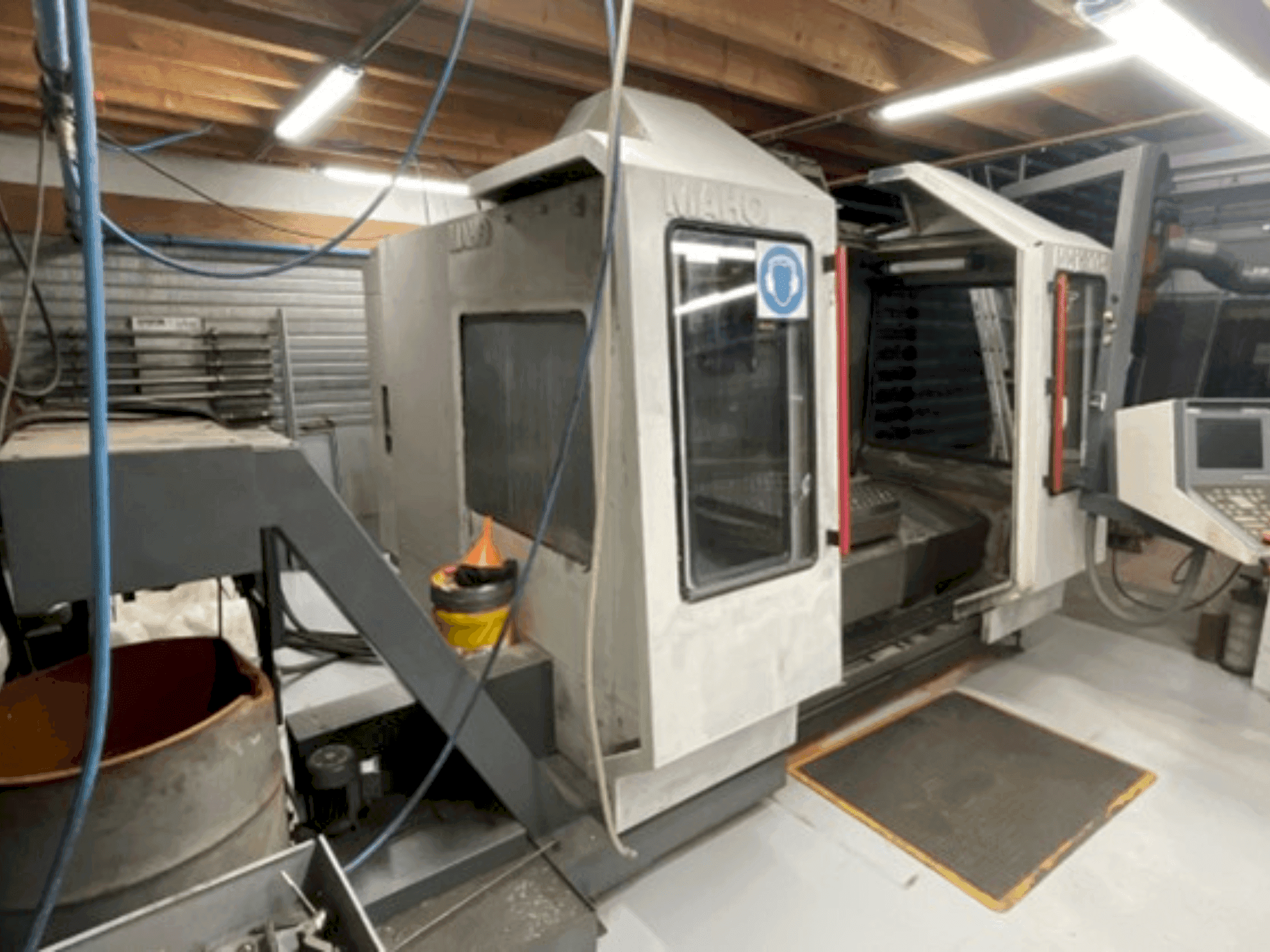 Vista Frontal  da MAHO MH1200S  máquina