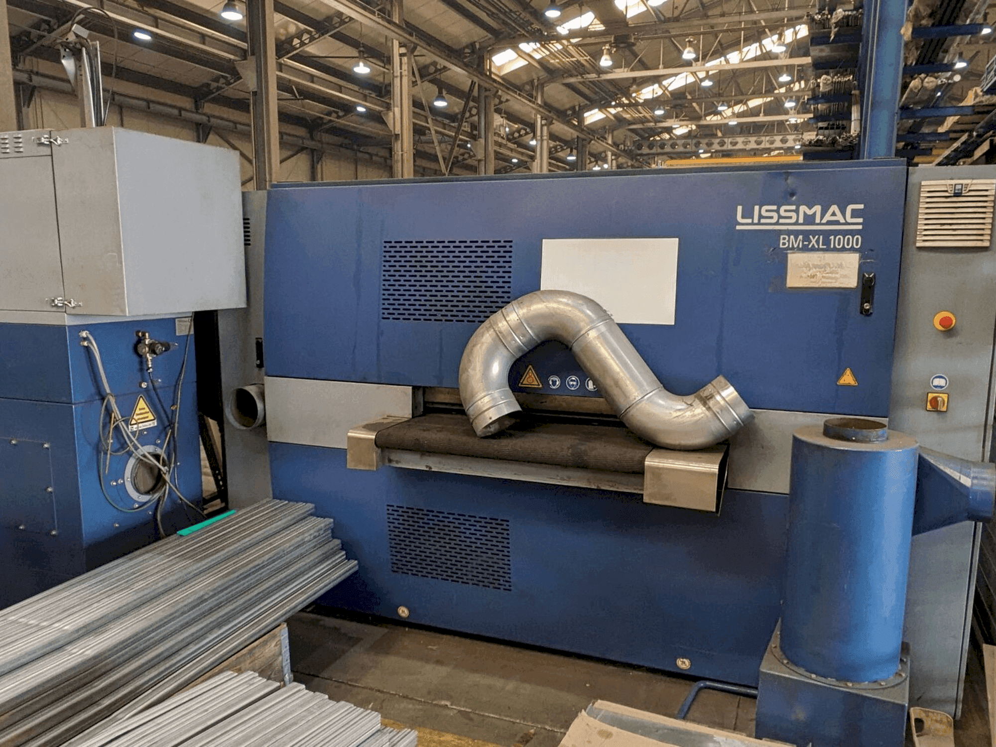 Vista Frontal  da LISSMAC SBM XL 1000 S2B2  máquina