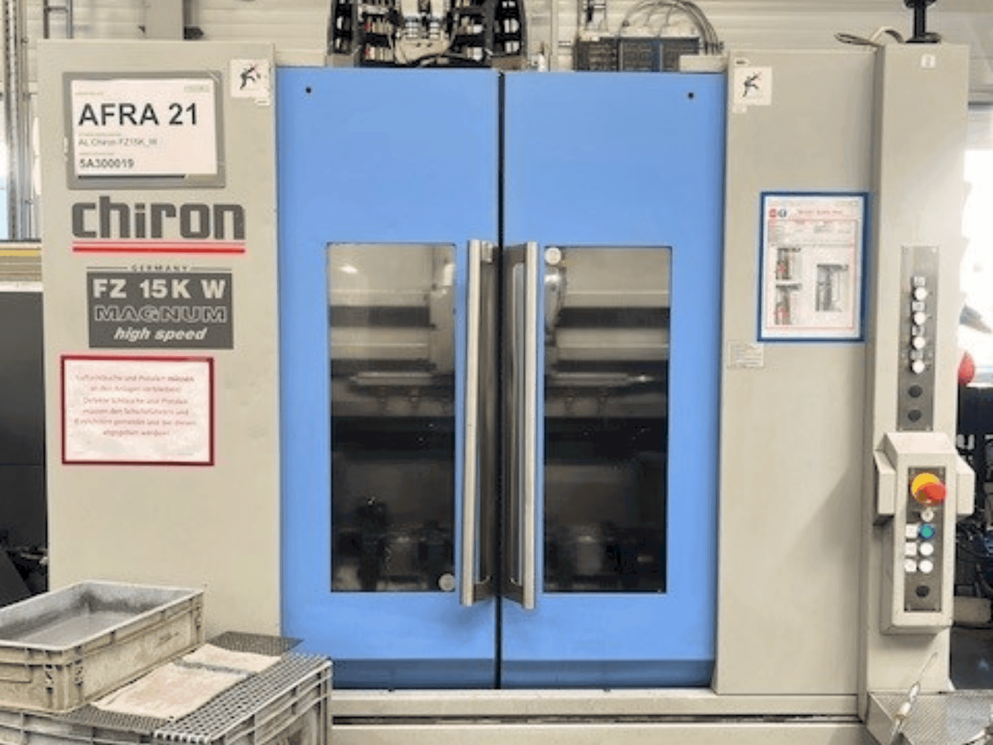 Vista Frontal  da CHIRON FZ 15 KWM HS  máquina