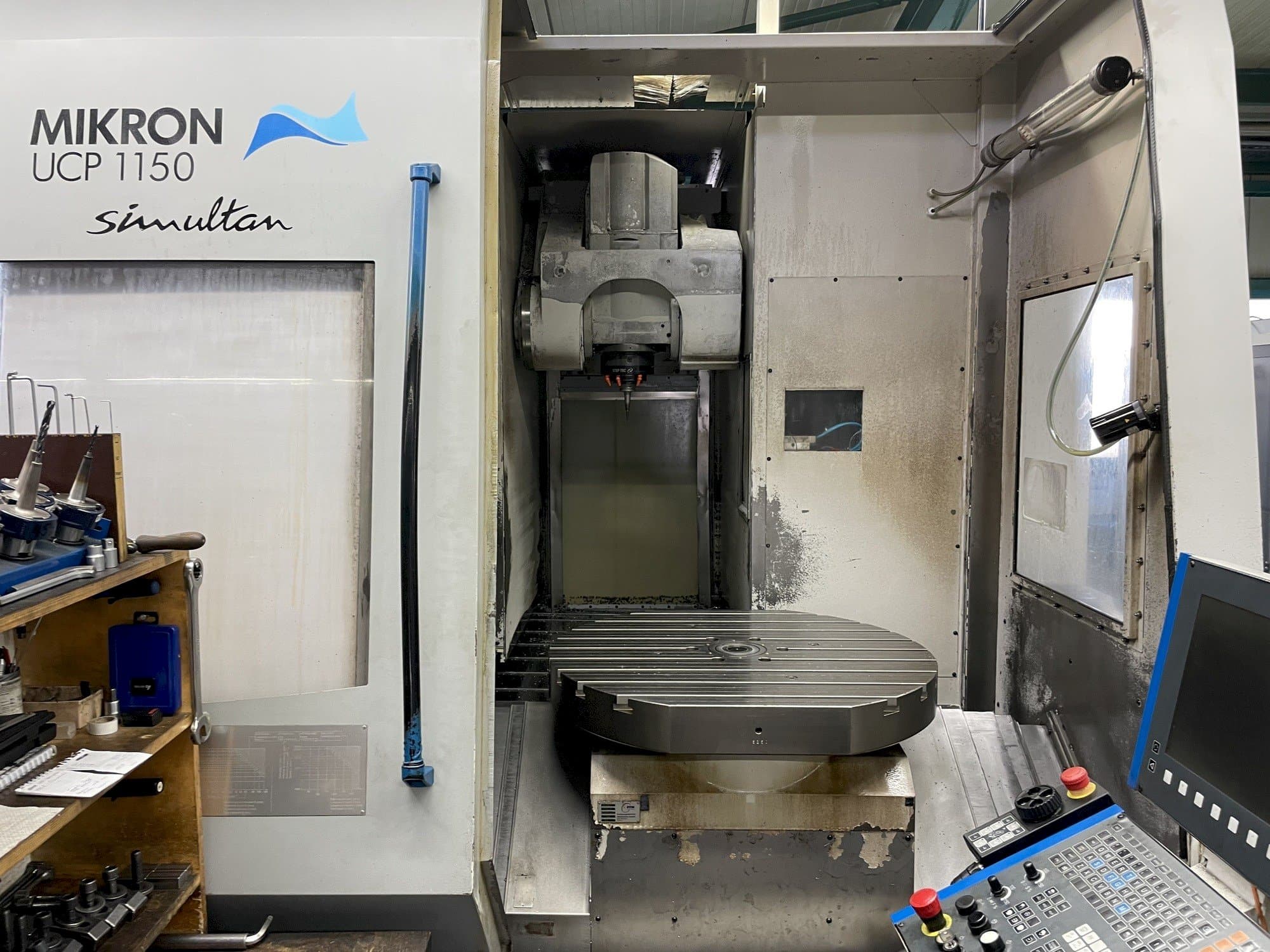 Vista Frontal  da MIKRON UCP 1150 SIMULTAN  máquina