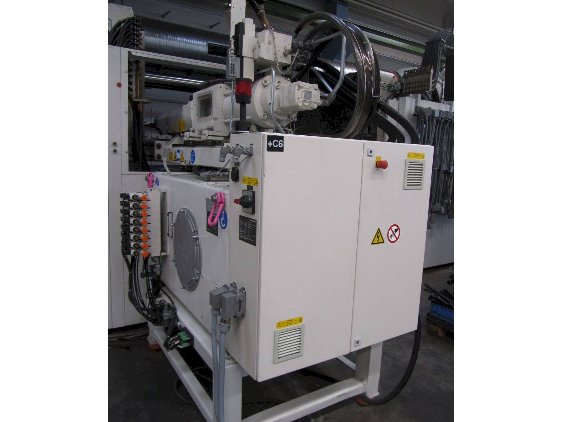 Vista Frontal  da Krauss Maffei 750 BO L  máquina