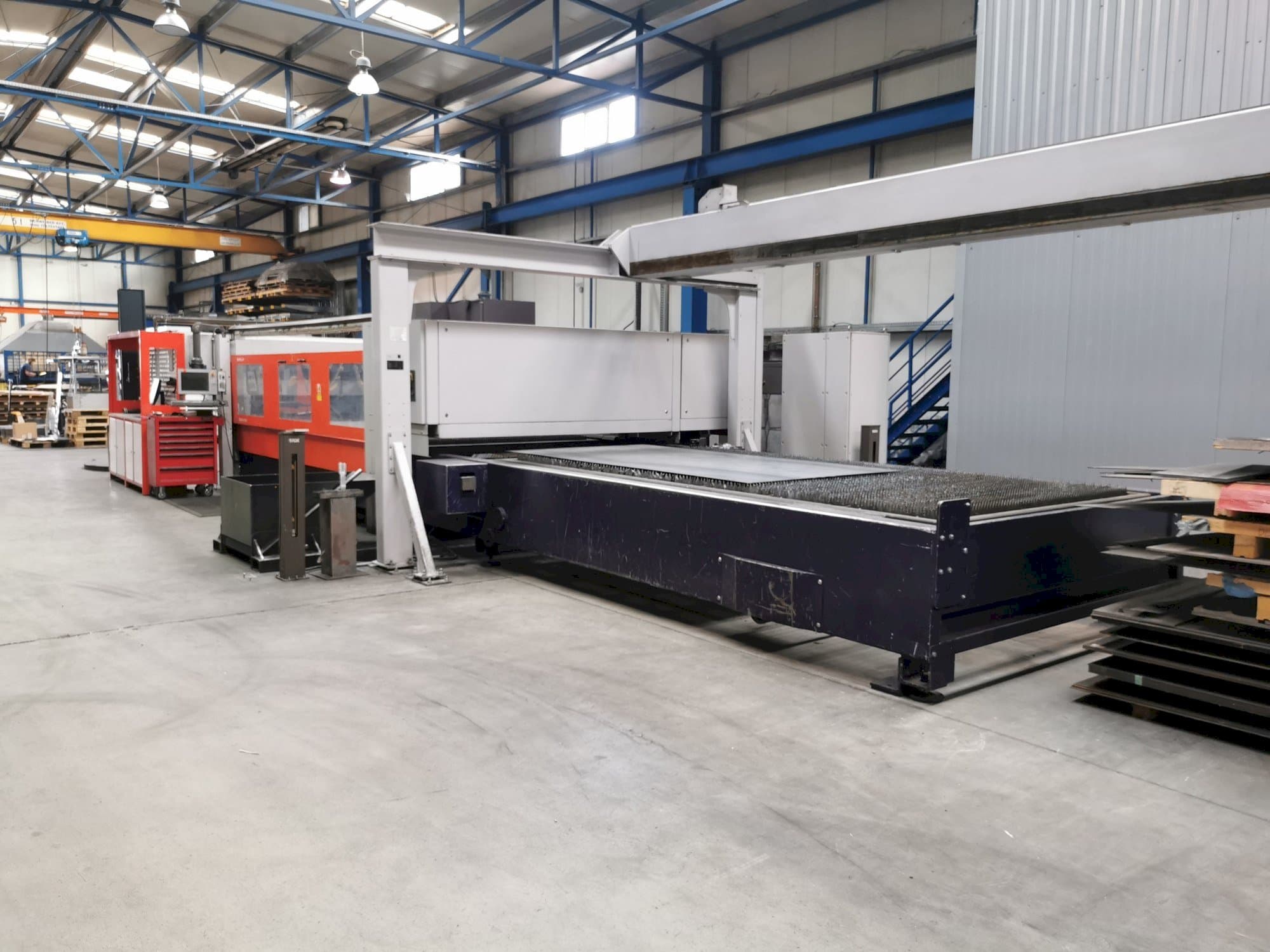 Vista Frontal  da Bystronic Bystar 4020  máquina