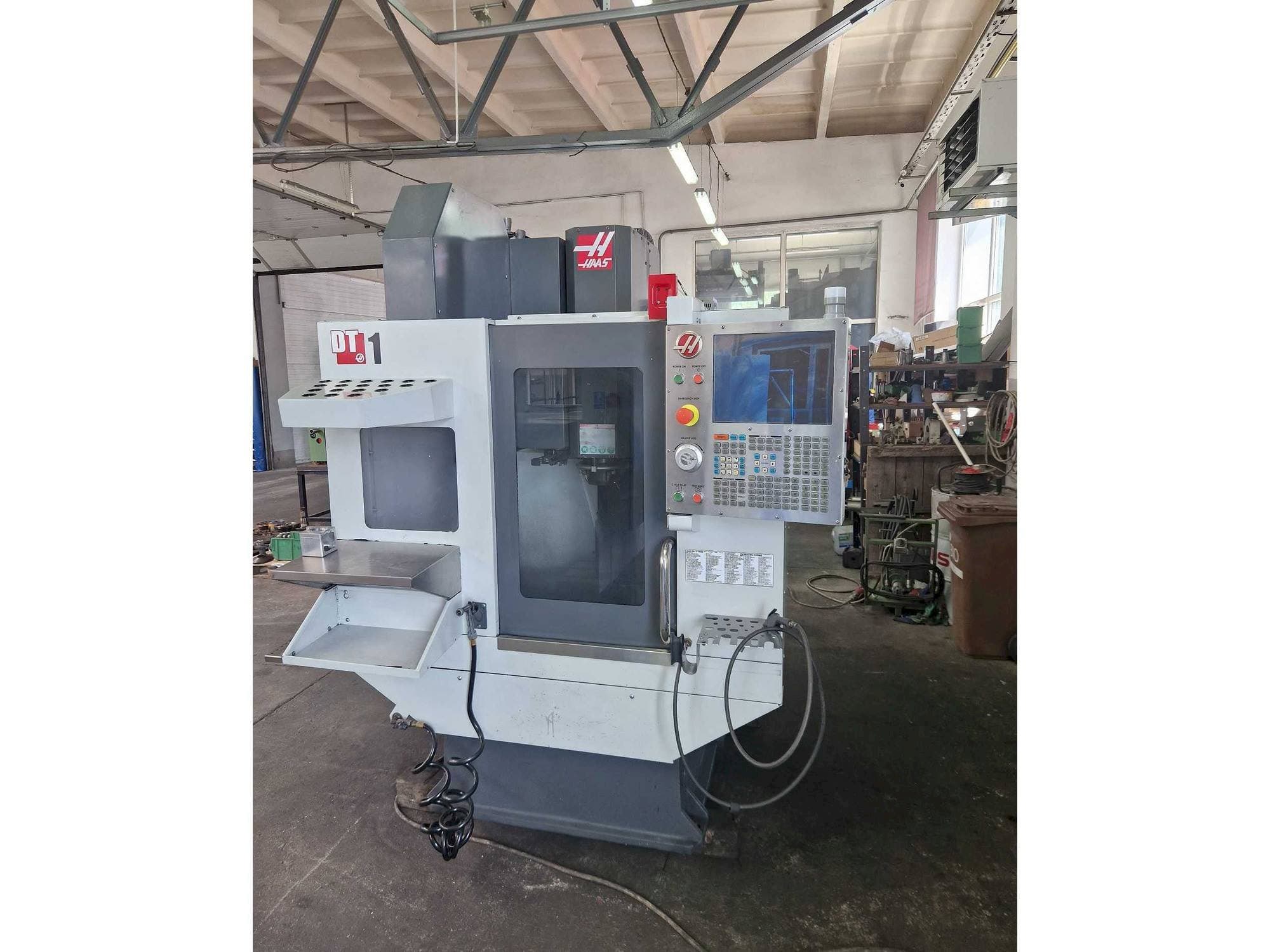 Vista Frontal  da HAAS DT-1  máquina
