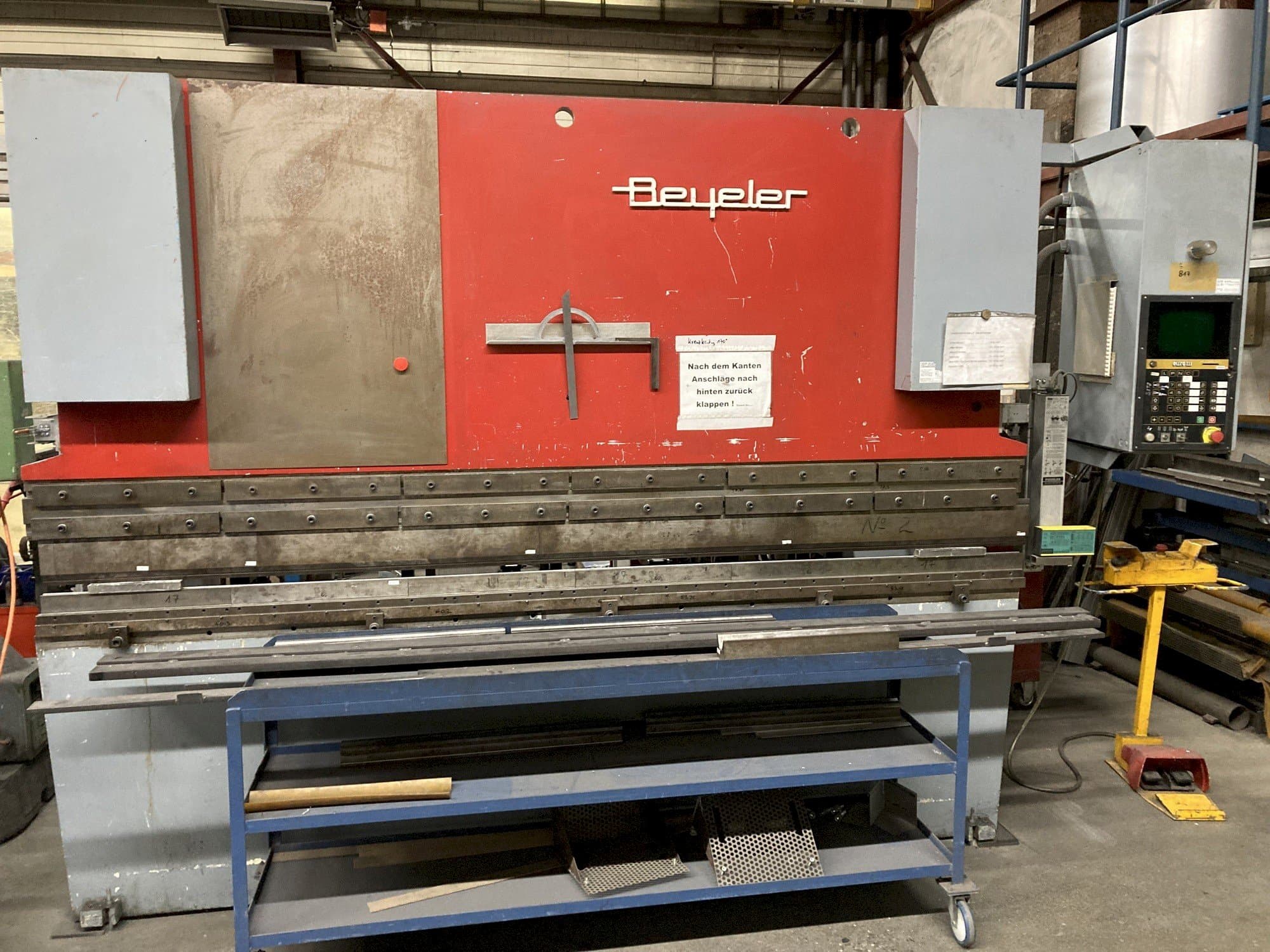 Vista Frontal  da BEYELER M3  máquina