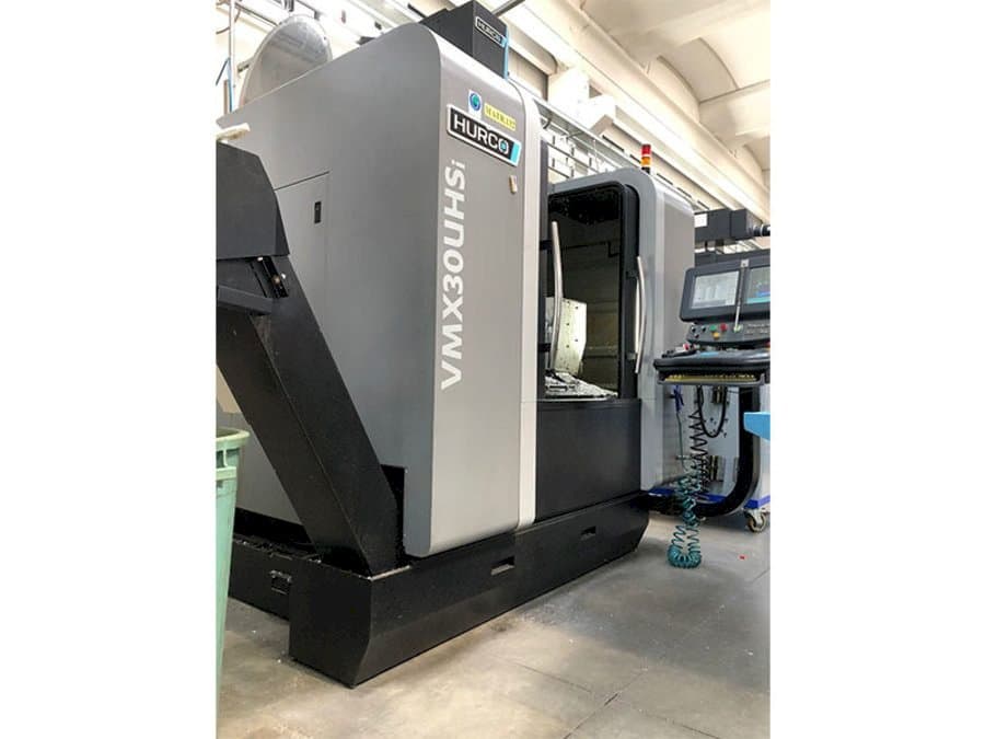 Vista Frontal  da Hurco VMX30 UHSi  máquina