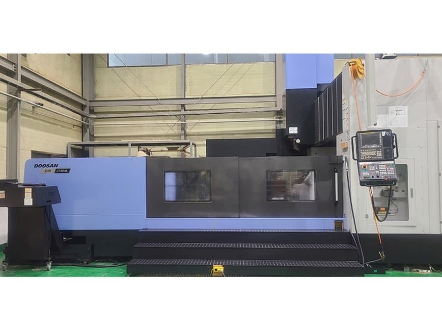 Vista Frontal  da Doosan BM 2740M  máquina