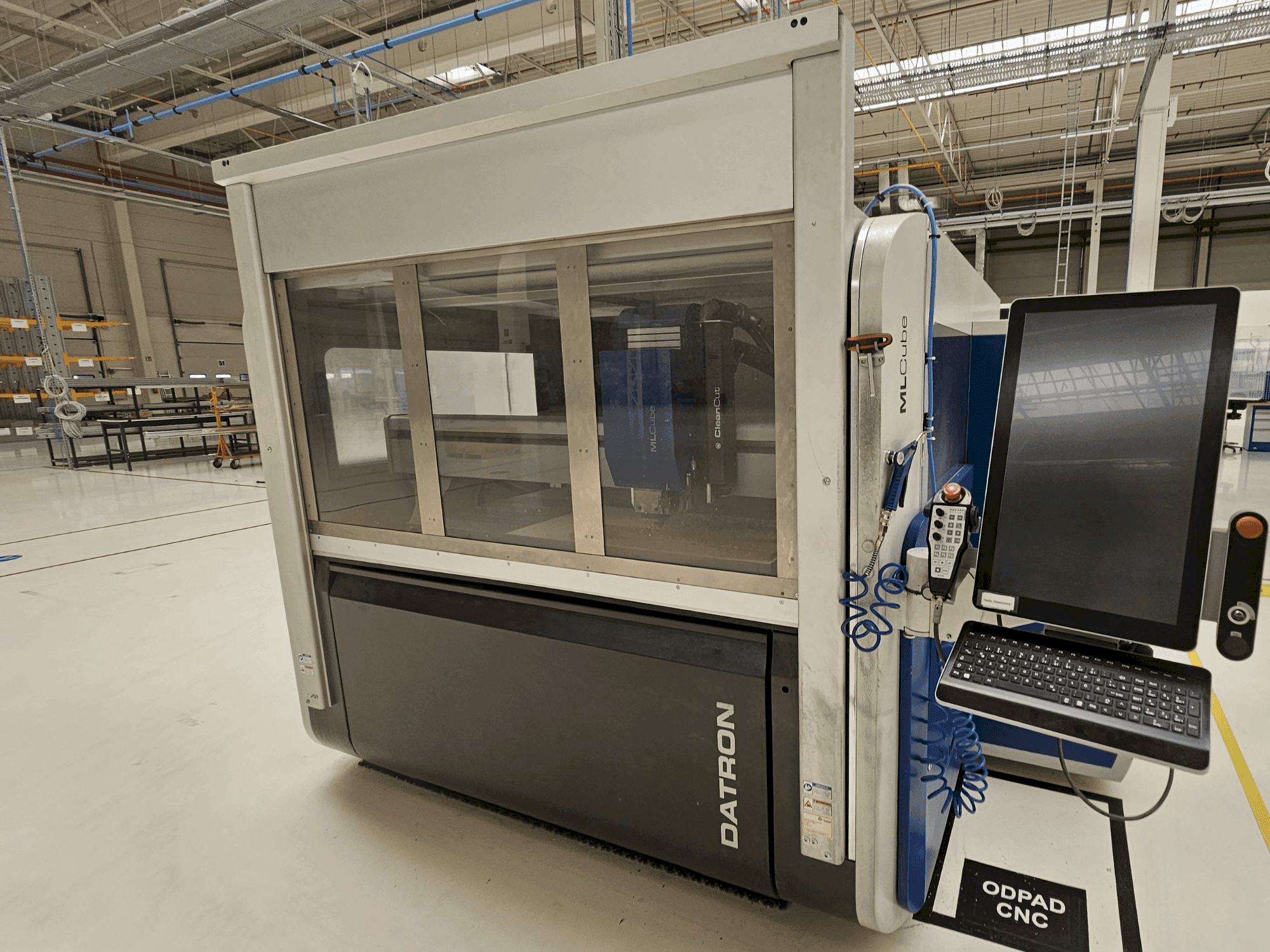 Vista Frontal  da Datron MLCube B LS  máquina