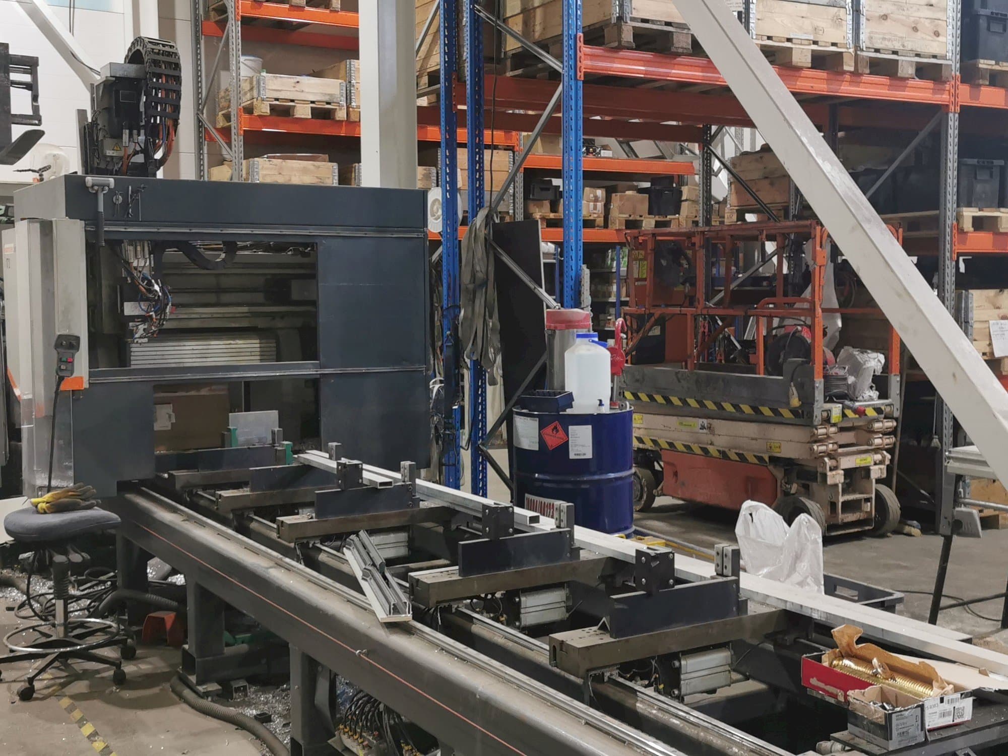 Vista Frontal  da Elumatec SBZ 140  máquina