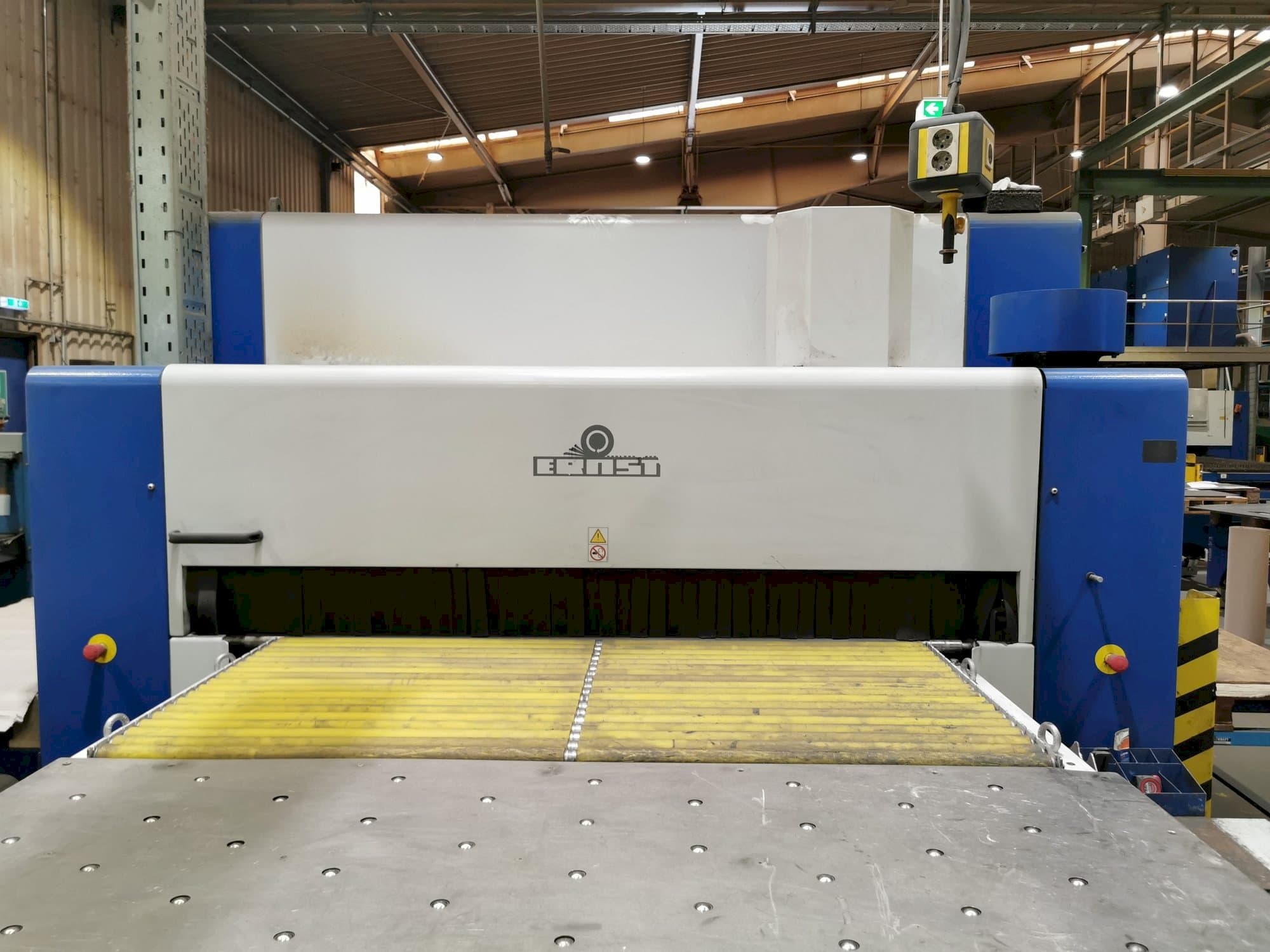 Vista Frontal  da ERNST Neptun EBS  máquina