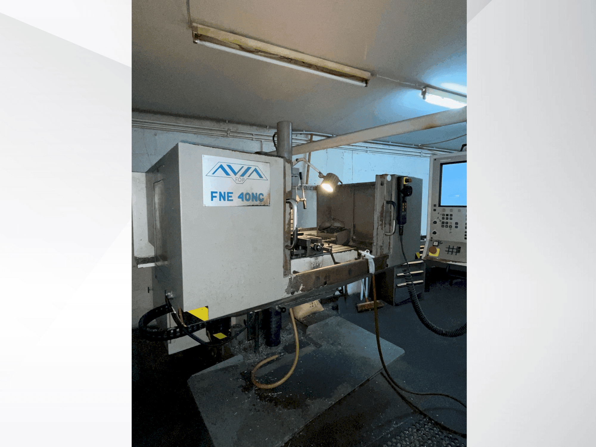 Vista Frontal  da Avia									 FNE 40NC  máquina