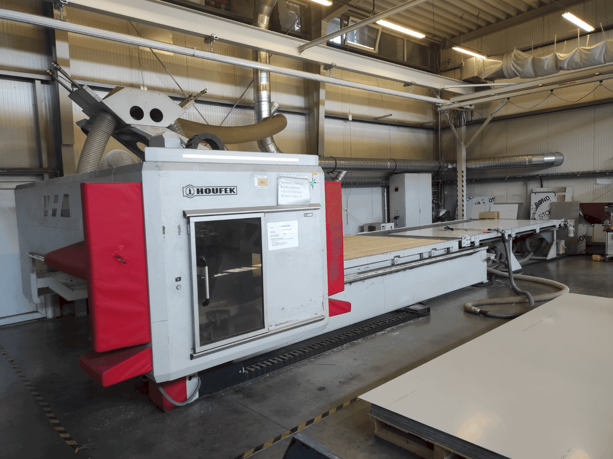 Vista Frontal  da Houfek Scorpion 422102-R3  máquina