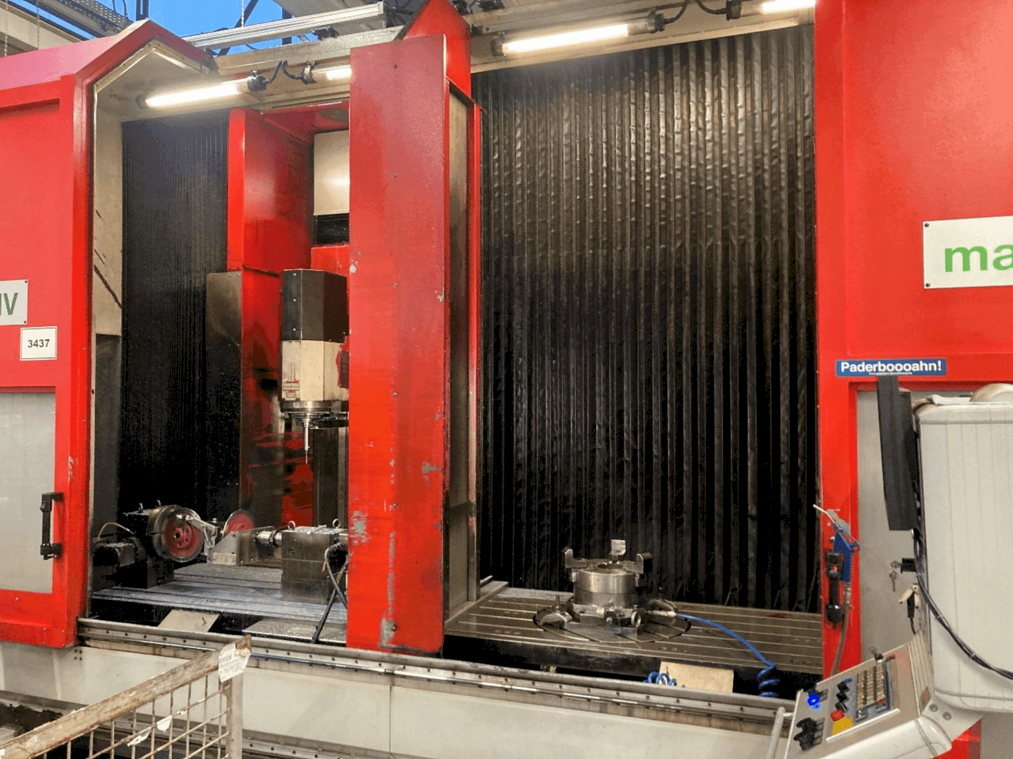 Vista Frontal  da Matec 30 HV  máquina