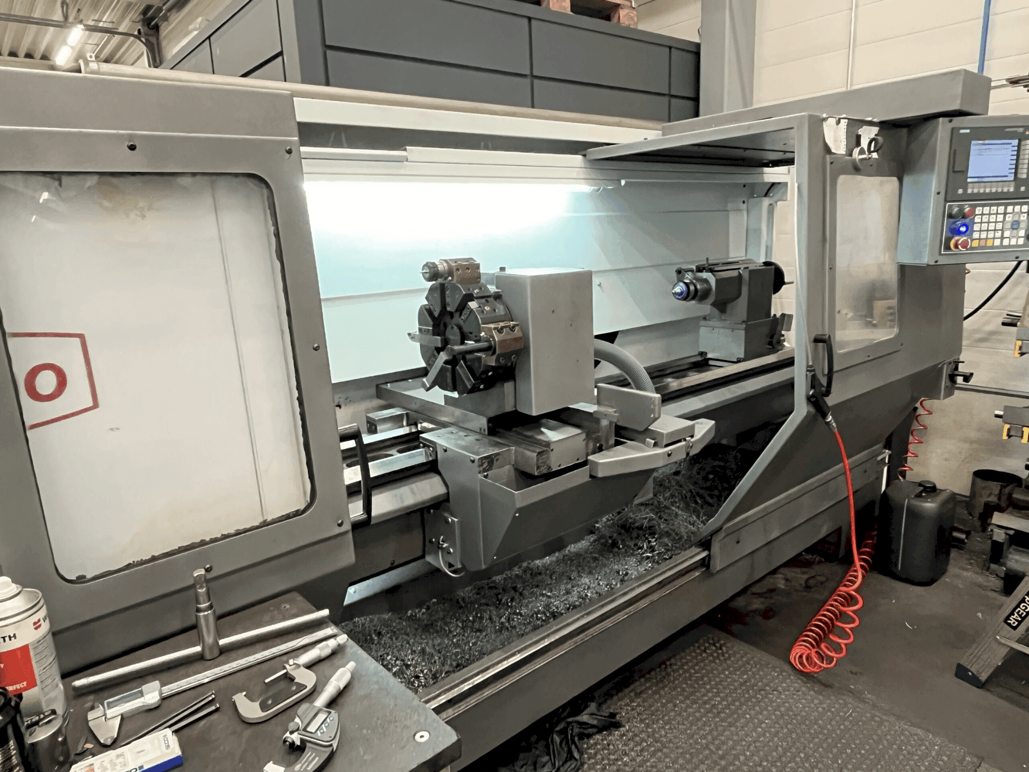 Vista Frontal  da Pinacho SE 325/2000  máquina