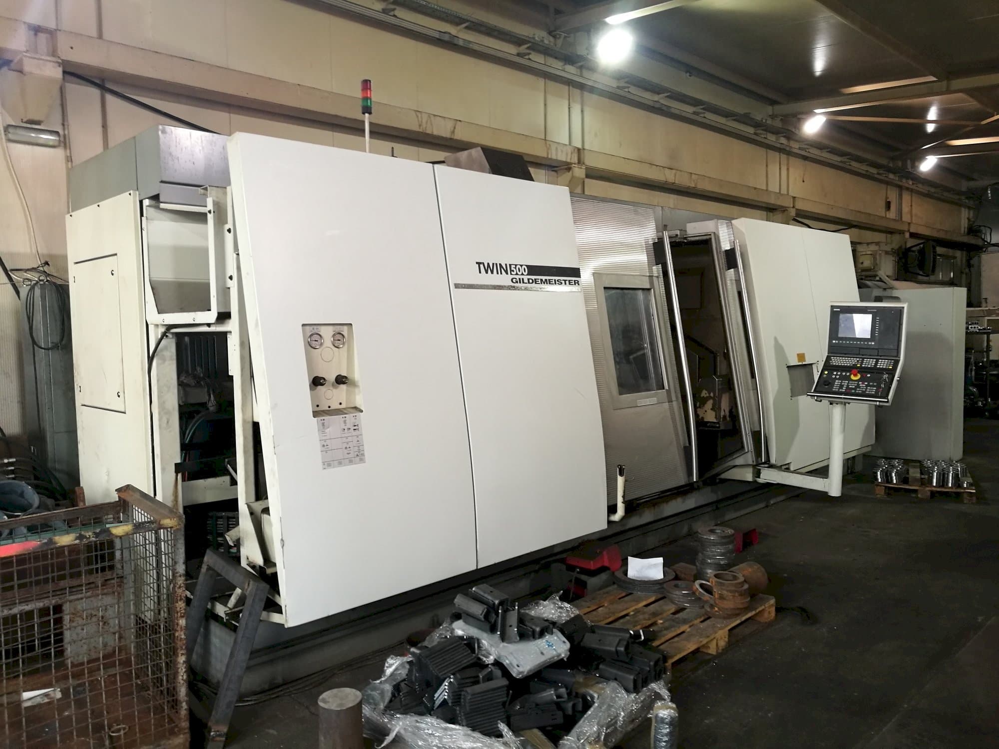 Vista Frontal  da Gildemeister TWIN 500  máquina