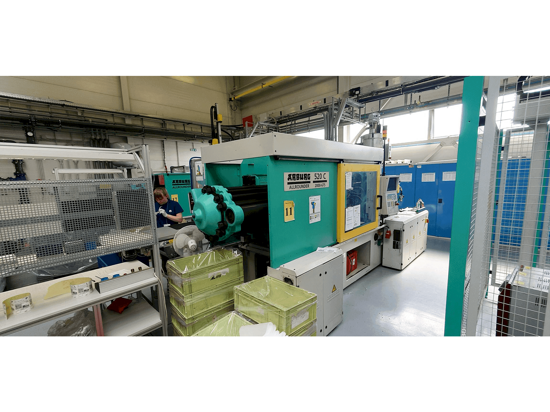 Vista Frontal  da Arburg Allrounder 520 C 2000-675  máquina