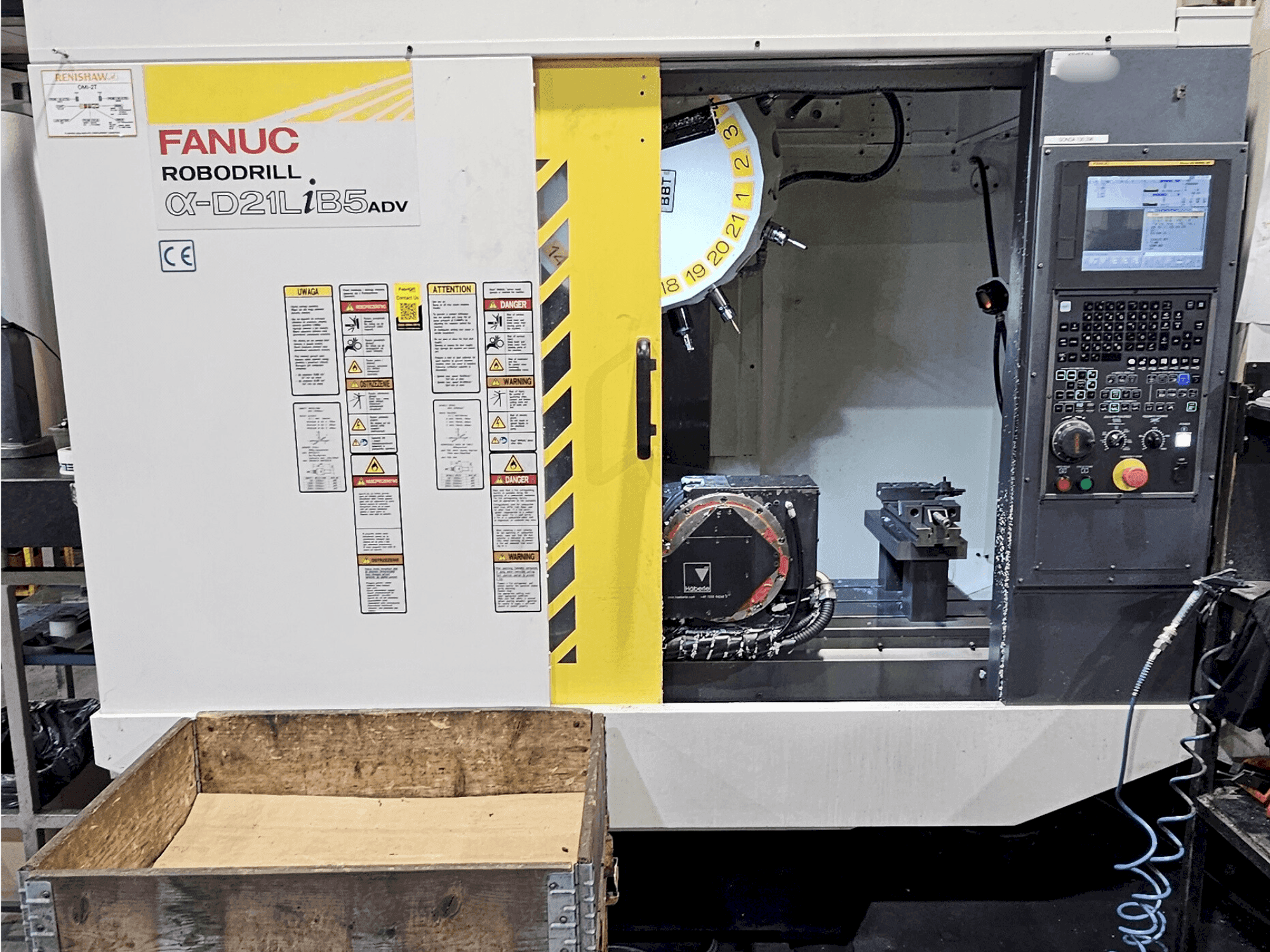 Vista Frontal  da FANUC Robodrill α-D21L iB 5 ADV  máquina