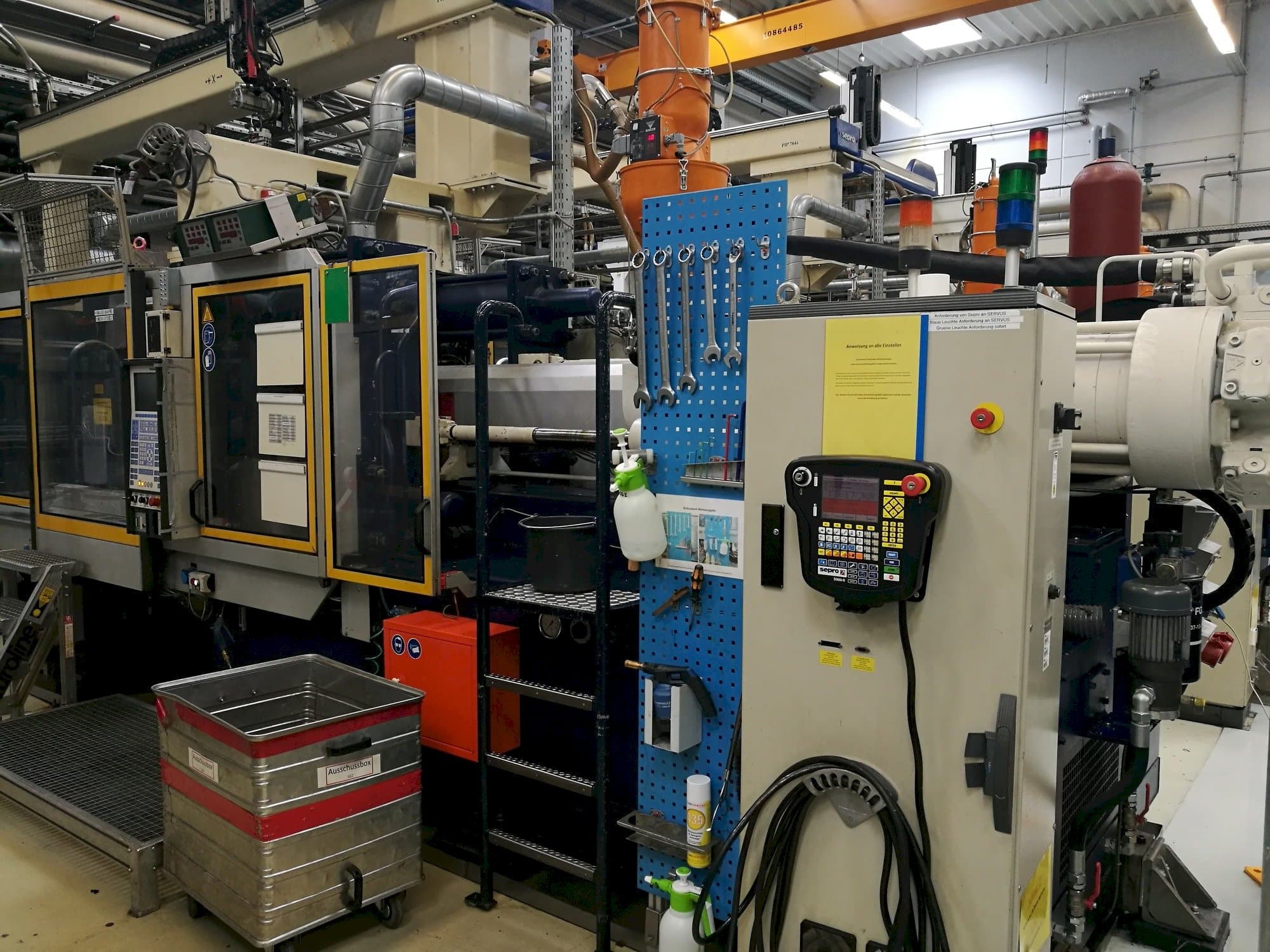 Vista Frontal  da Krauss Maffei 350-2700 C2  máquina