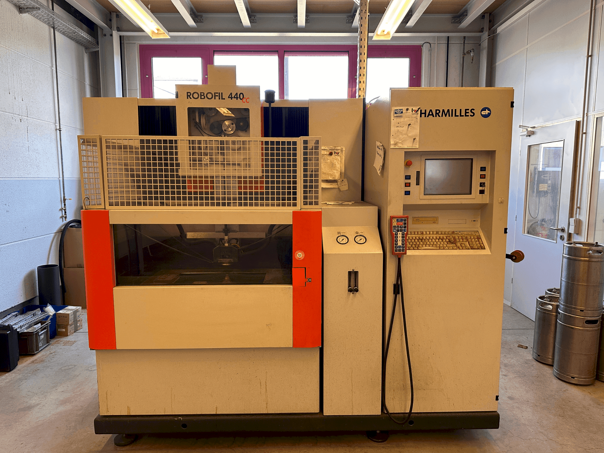 Vista Frontal  da CHARMILLES Robofil 440 CC  máquina