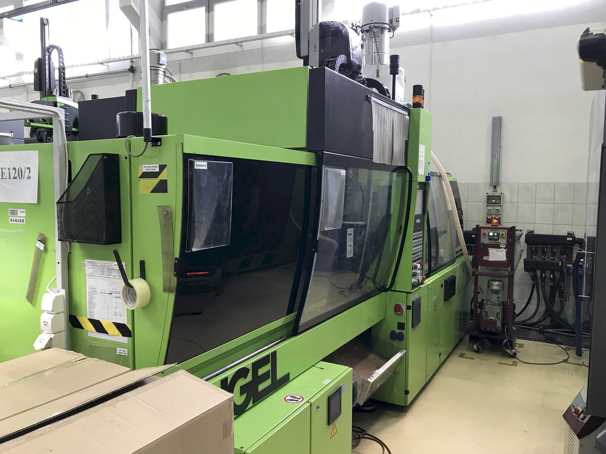 Vista Frontal  da ENGEL VC 500/120 Plus  máquina