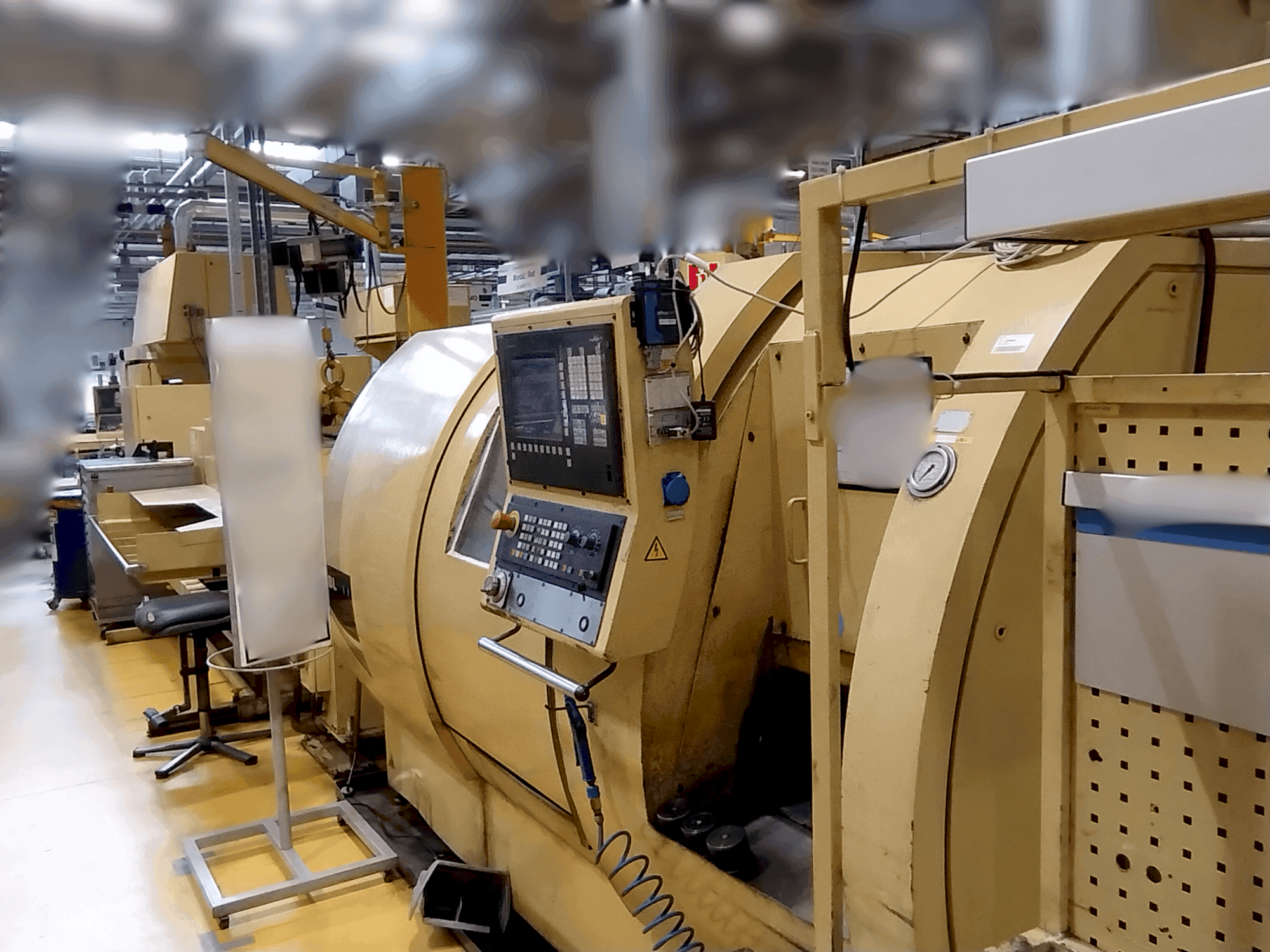 Vista Frontal  da TRENS SBL 500 CNC  máquina