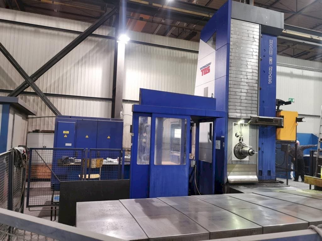 Vista Frontal  da TOS VARNSDORF WHQ 13 CNC  máquina
