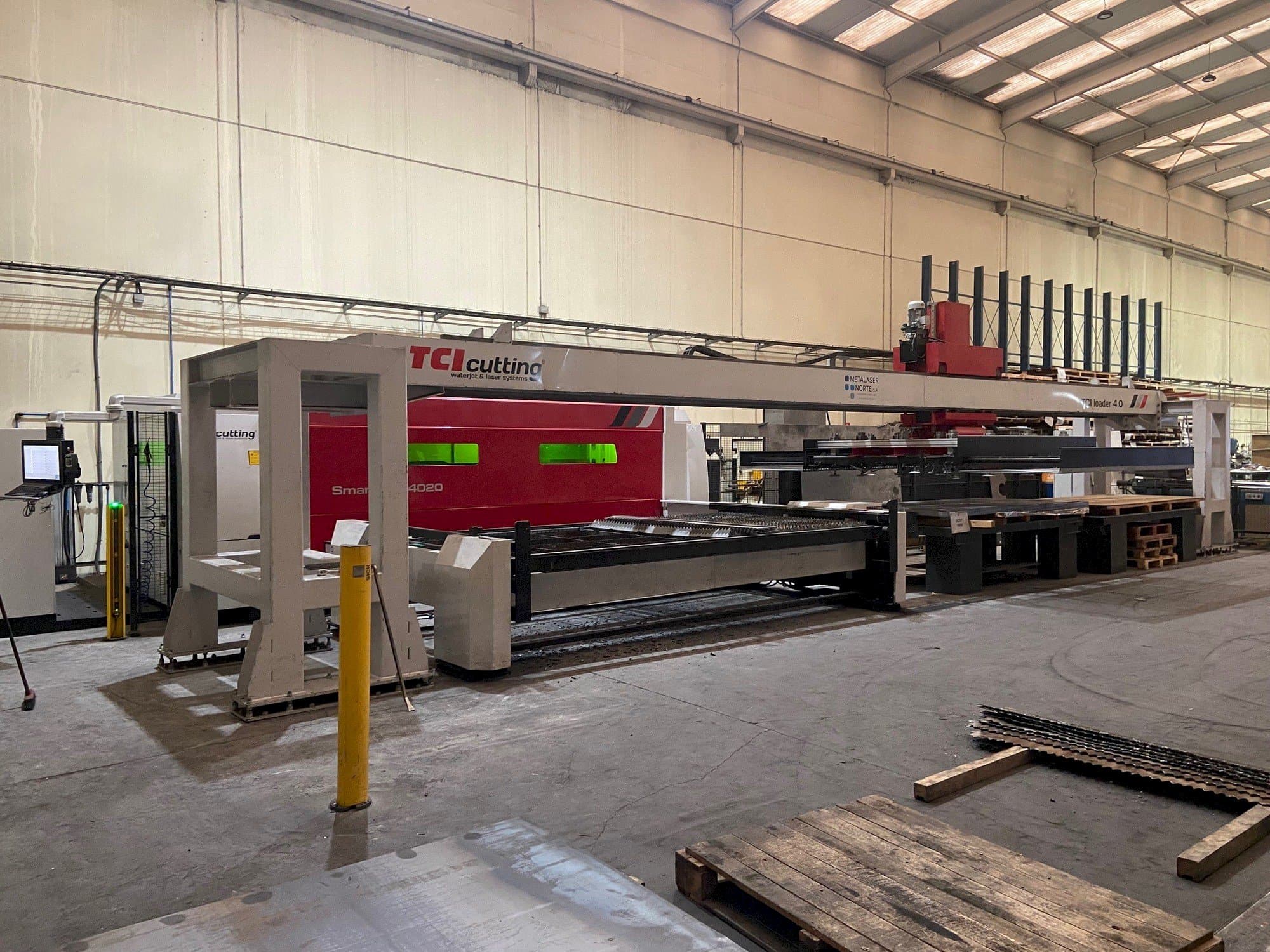 Vista Frontal  da TCI Smartline Fiber 4020  máquina