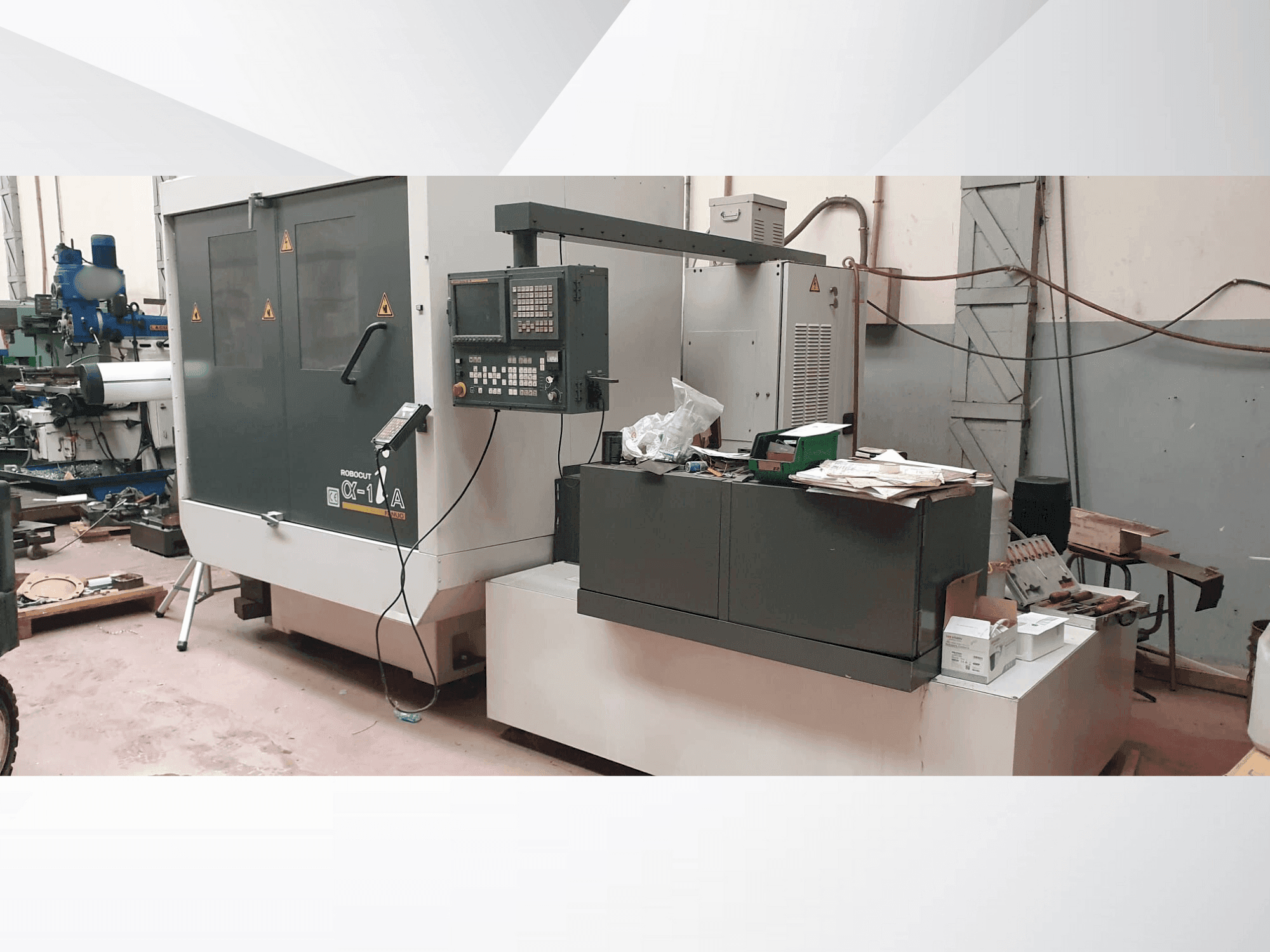 Vista Frontal  da FANUC Aplha-1iA  máquina