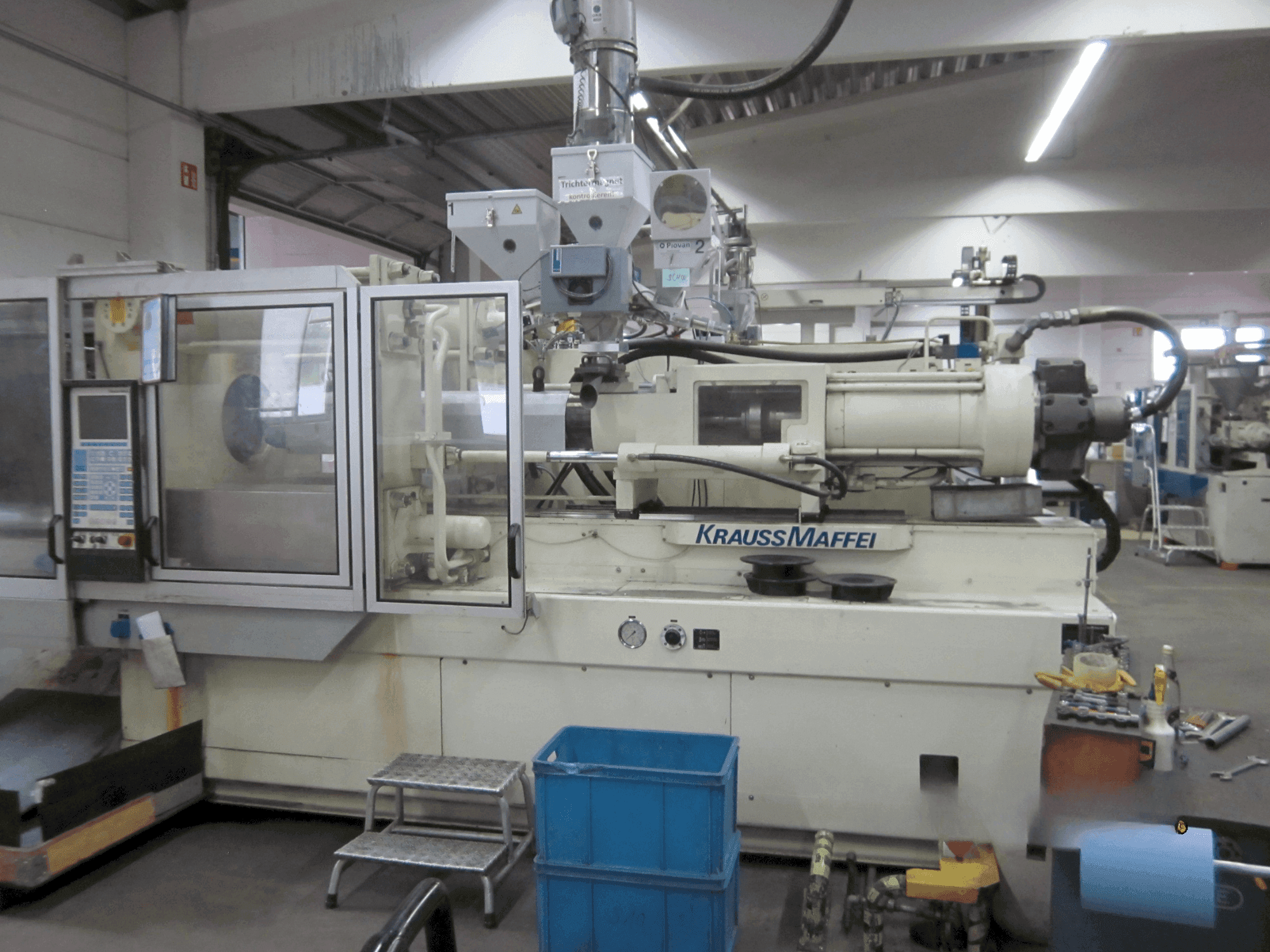 Vista Frontal  da Krauss Maffei 350-1900 C1  máquina