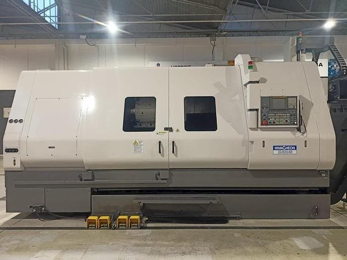 Vista Frontal  da HWACHEON HI-ECO 45  máquina