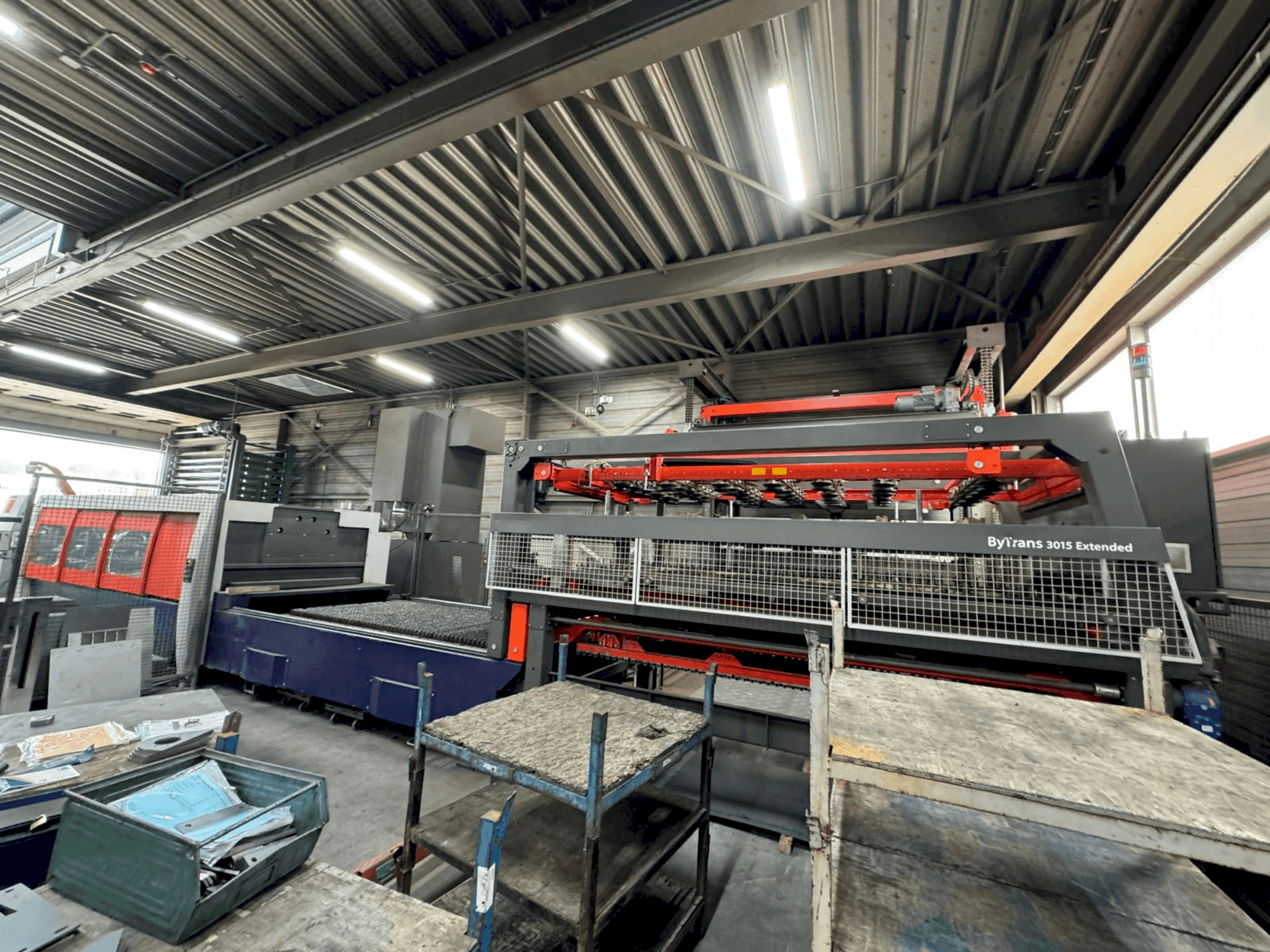 Vista Frontal  da Bystronic Bytower 3015 + Bytrans Extended 3015  máquina