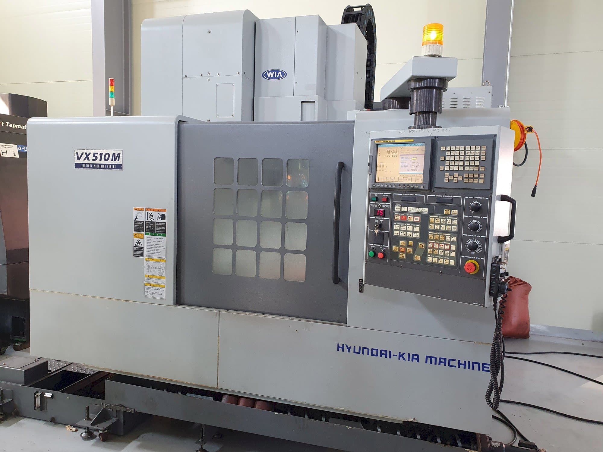 Vista Frontal  da Hyundai Kia VX510M  máquina